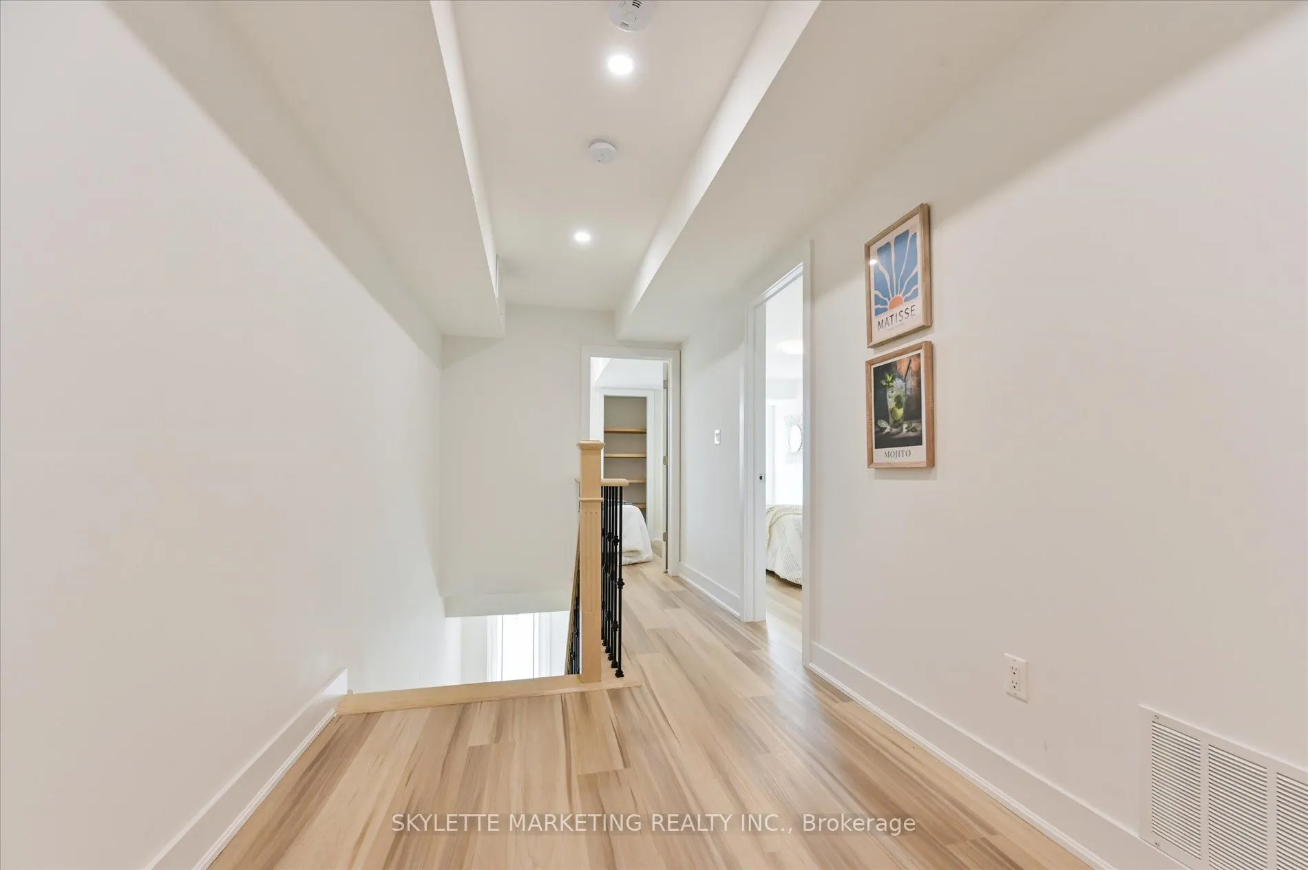 118 Finch Avenue W, #8