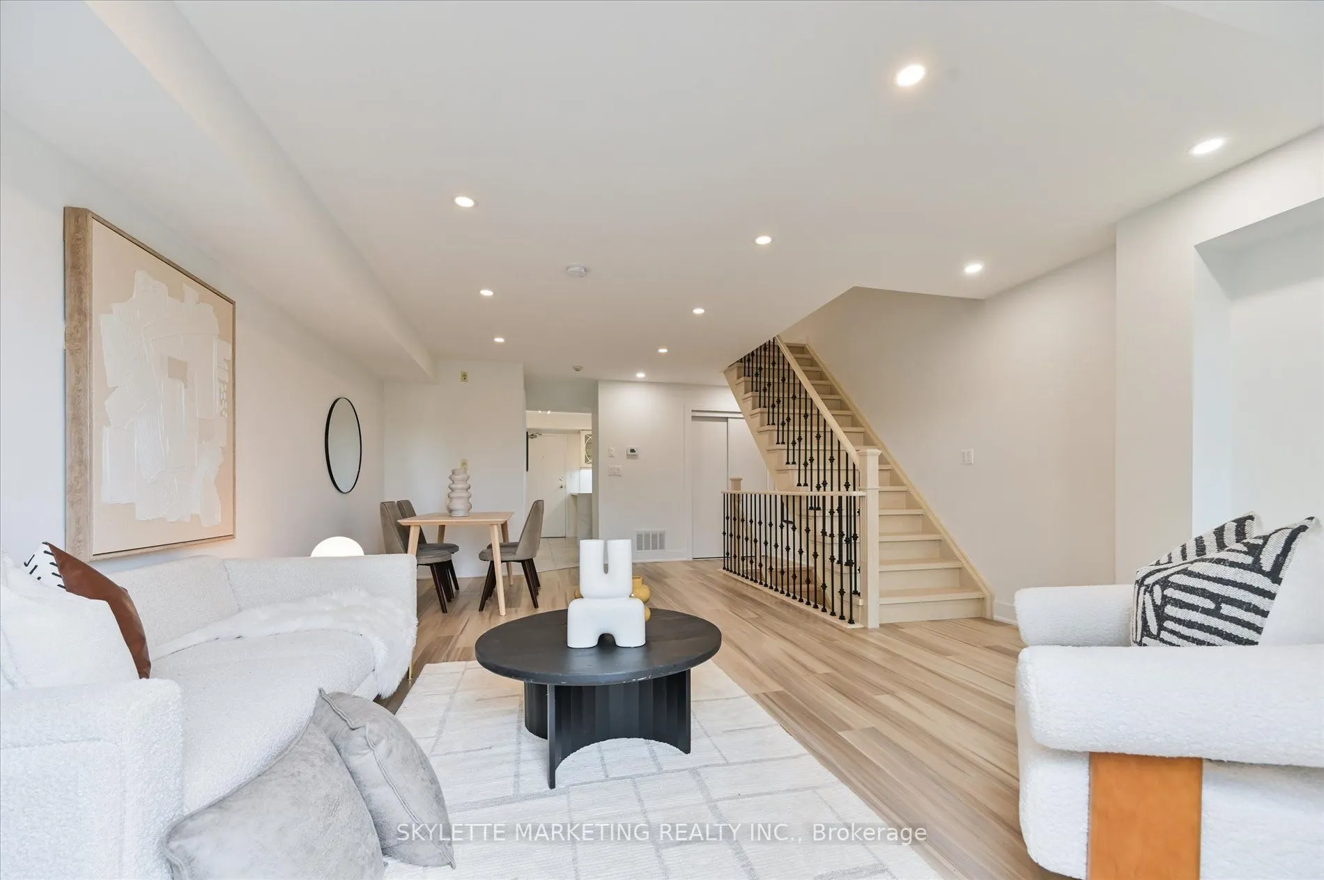 118 Finch Avenue W, #8