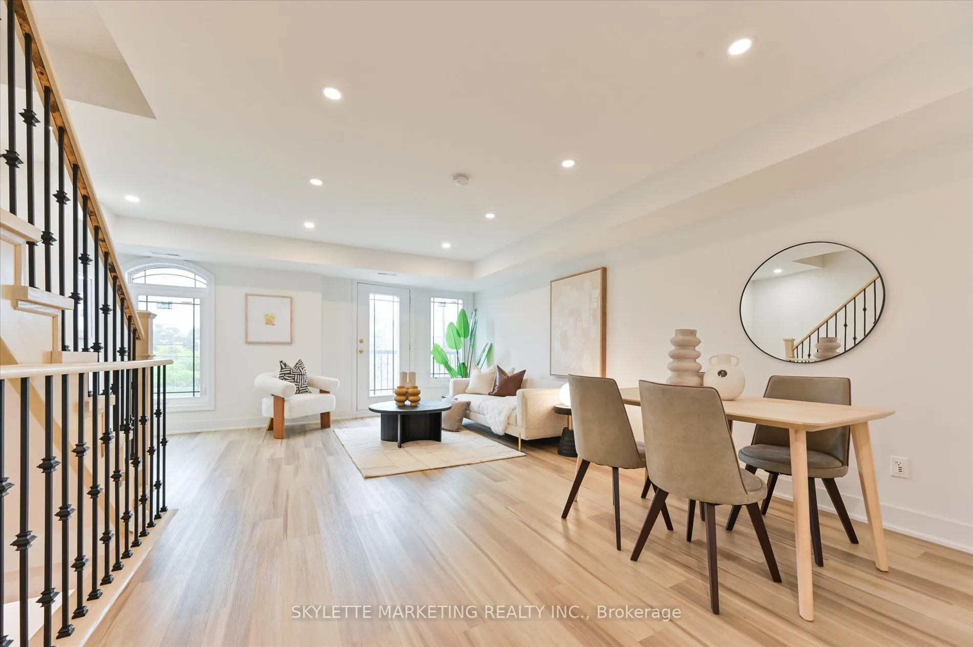 118 Finch Avenue W, #8