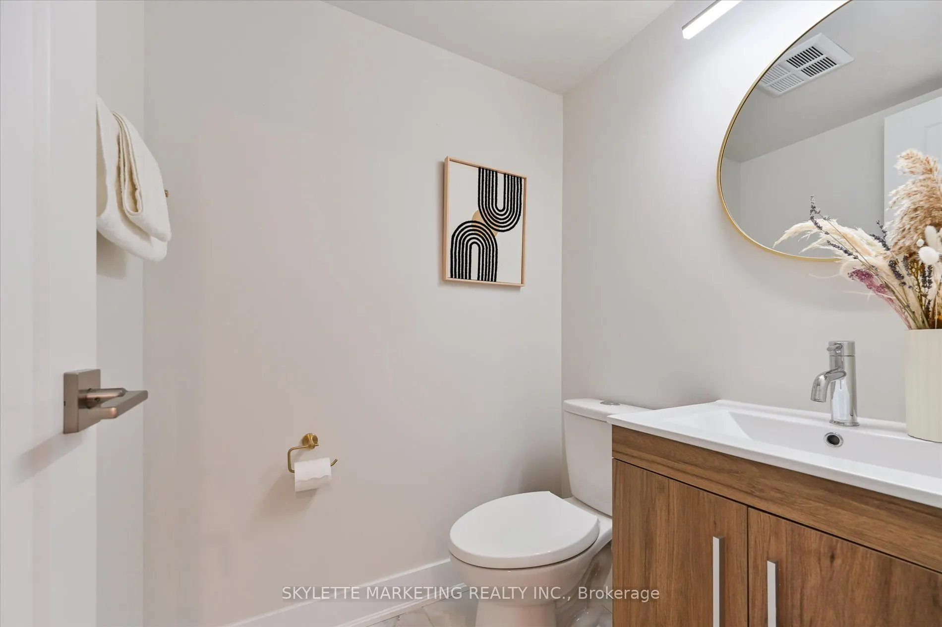 118 Finch Avenue W, #8