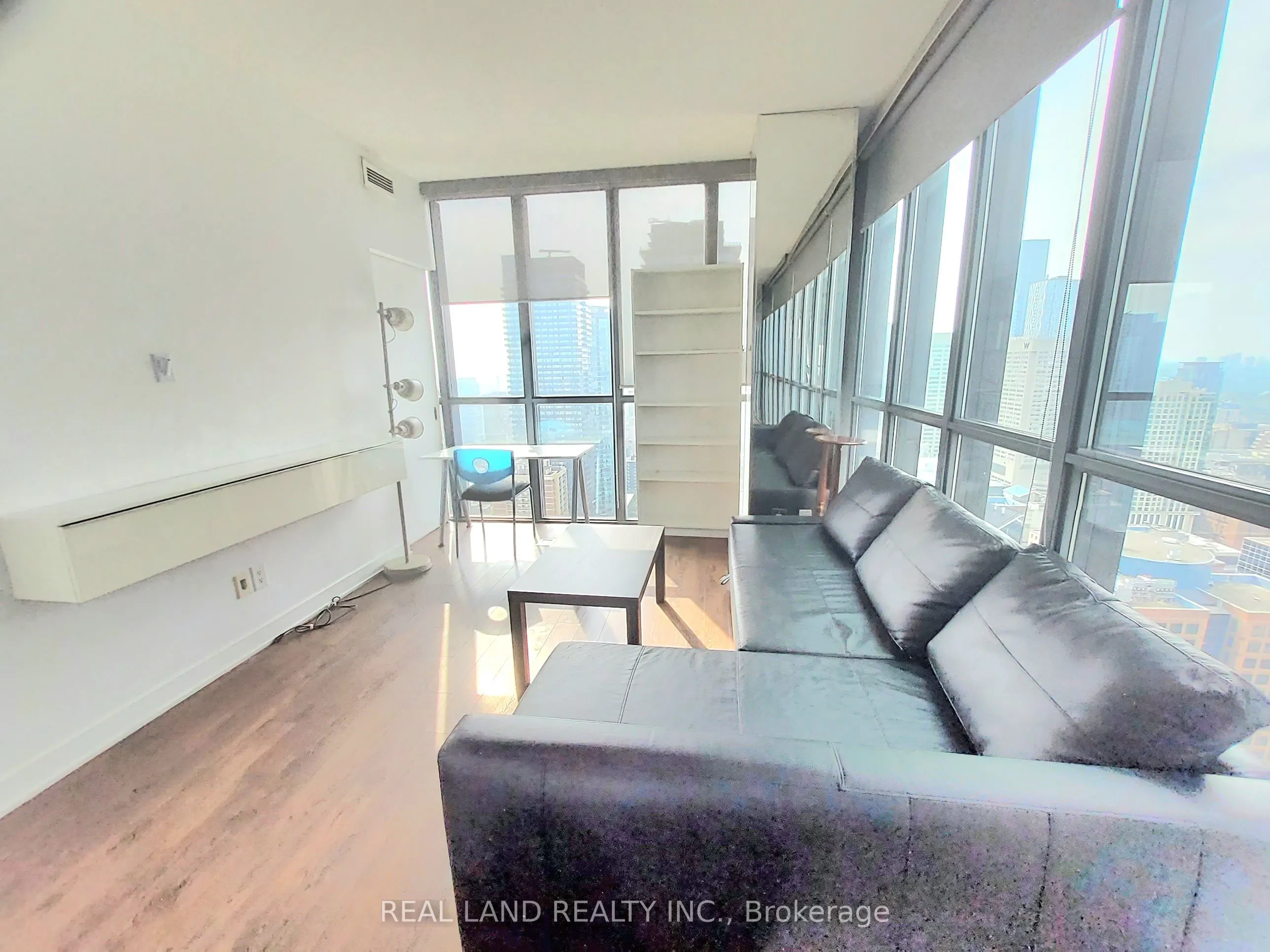 110 Charles Street E, #4005