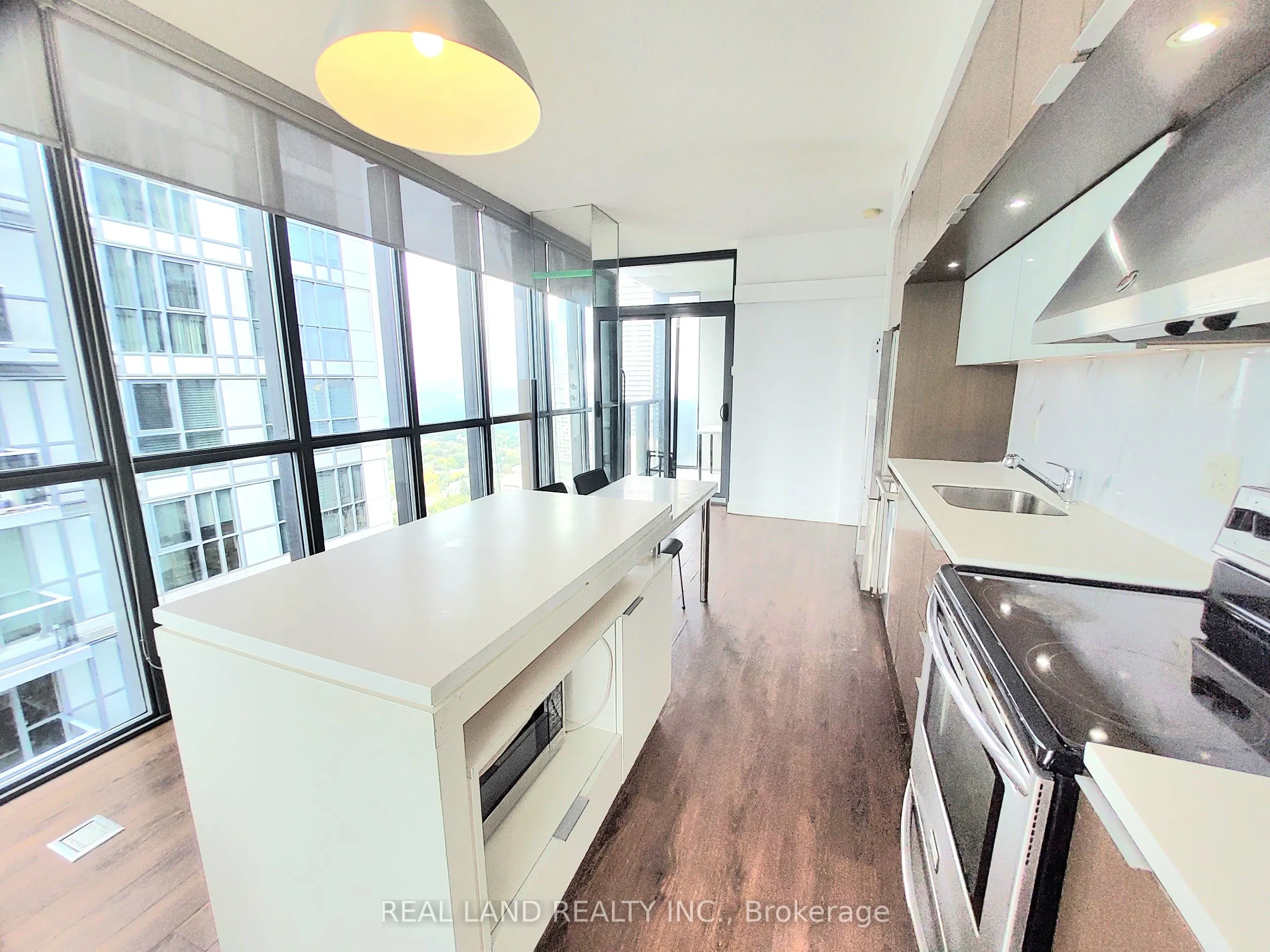 110 Charles Street E, #4005