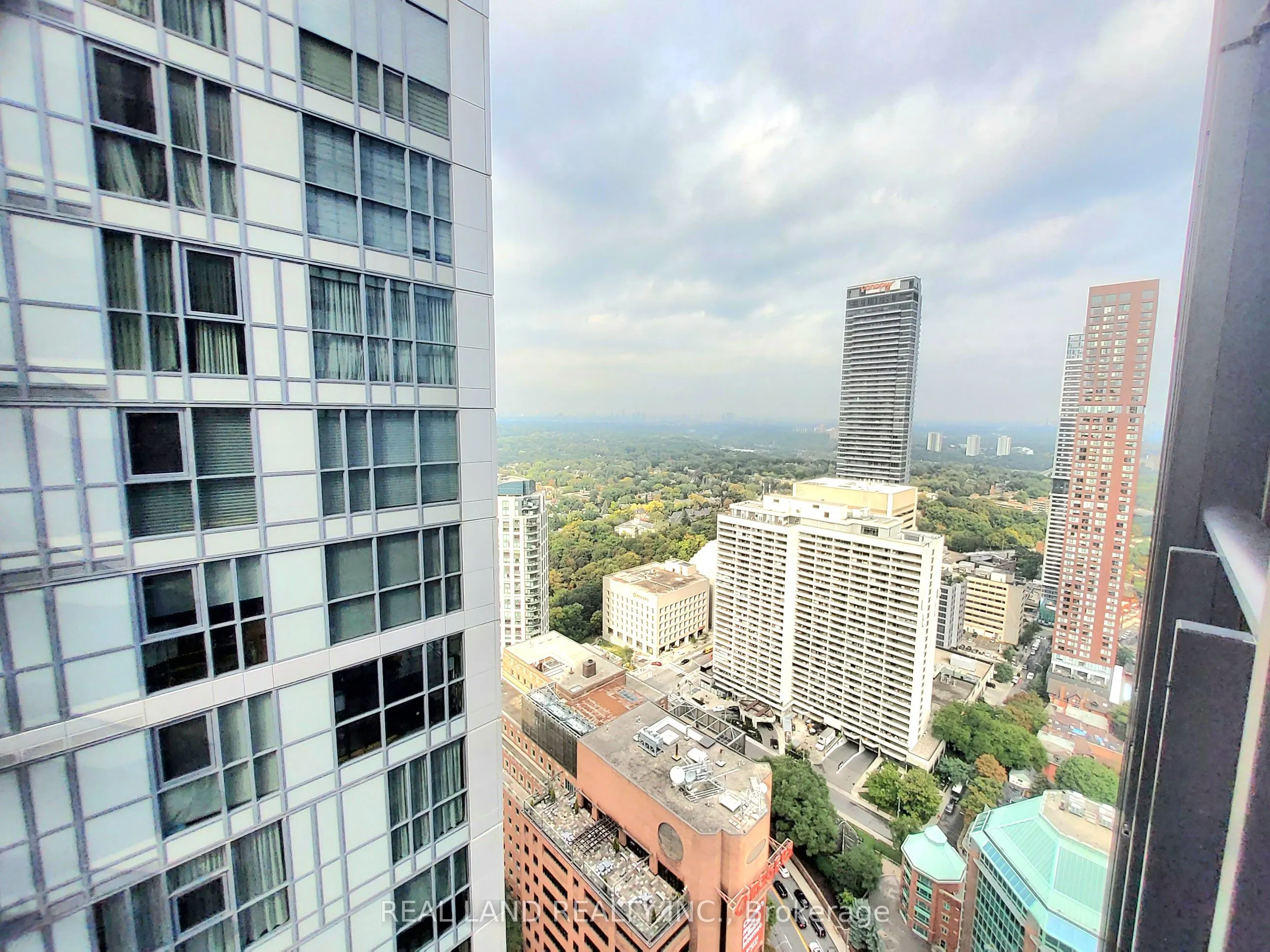 110 Charles Street E, #4005