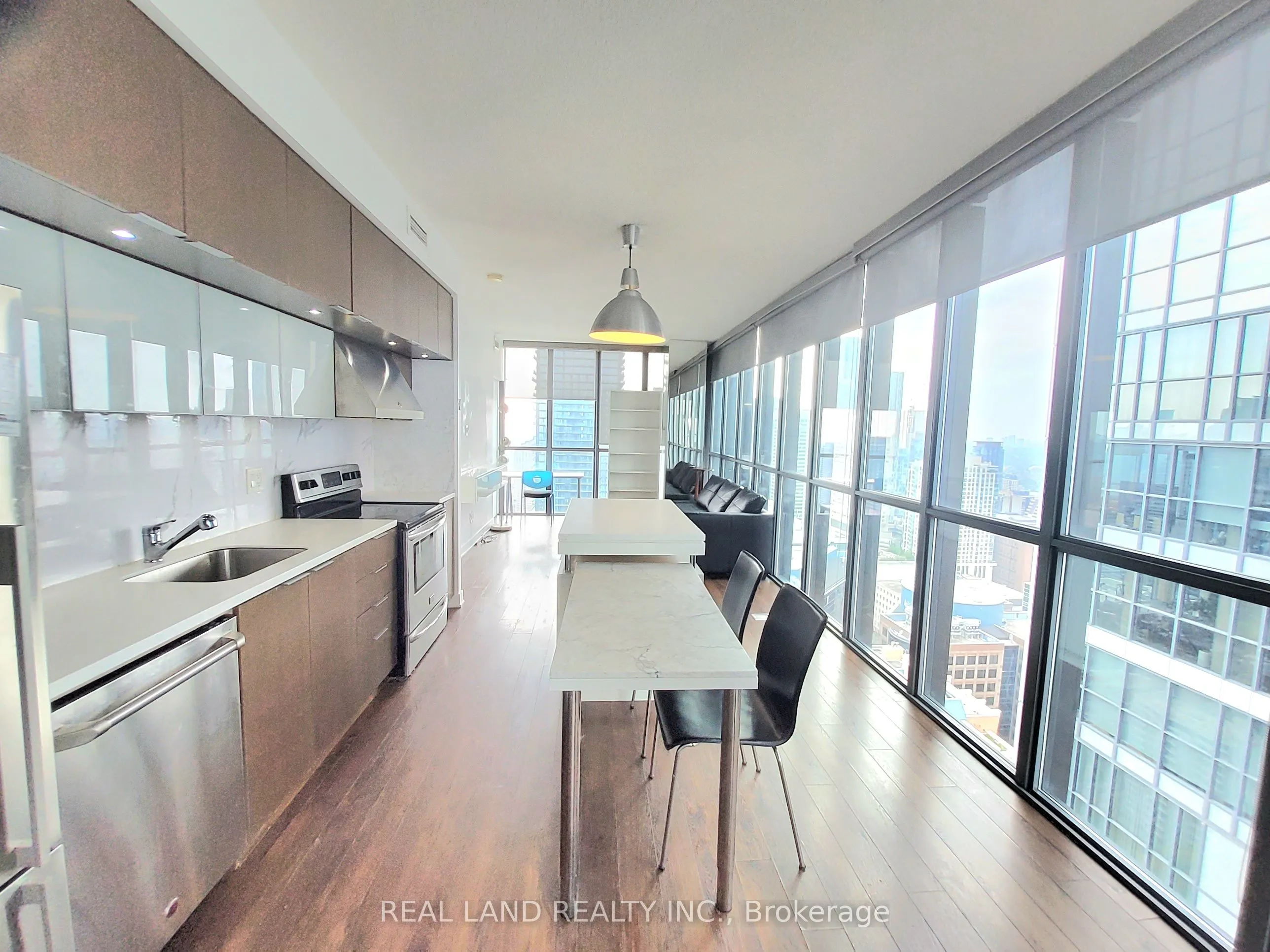 110 Charles Street E, #4005
