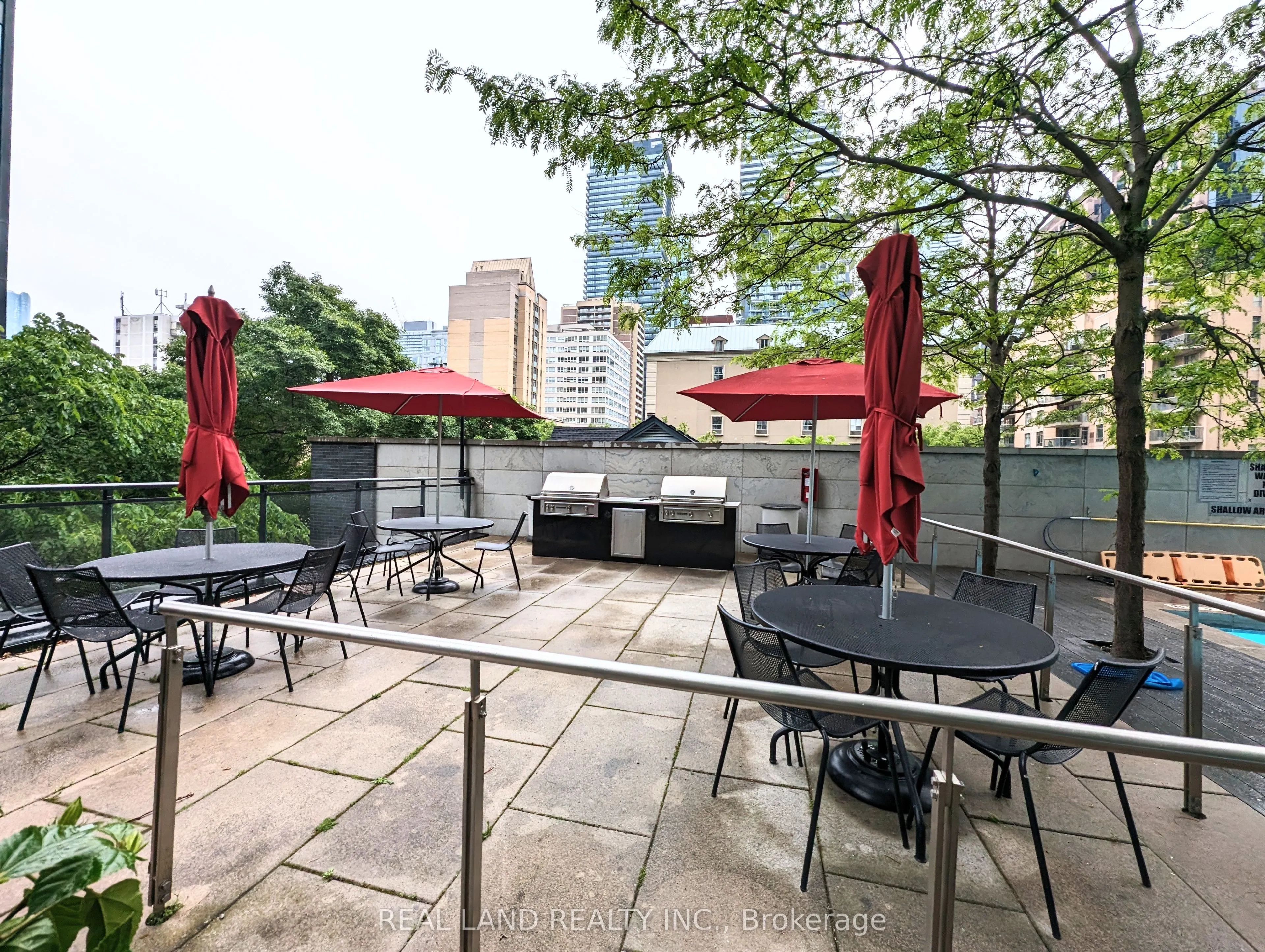 110 Charles Street E, #4005