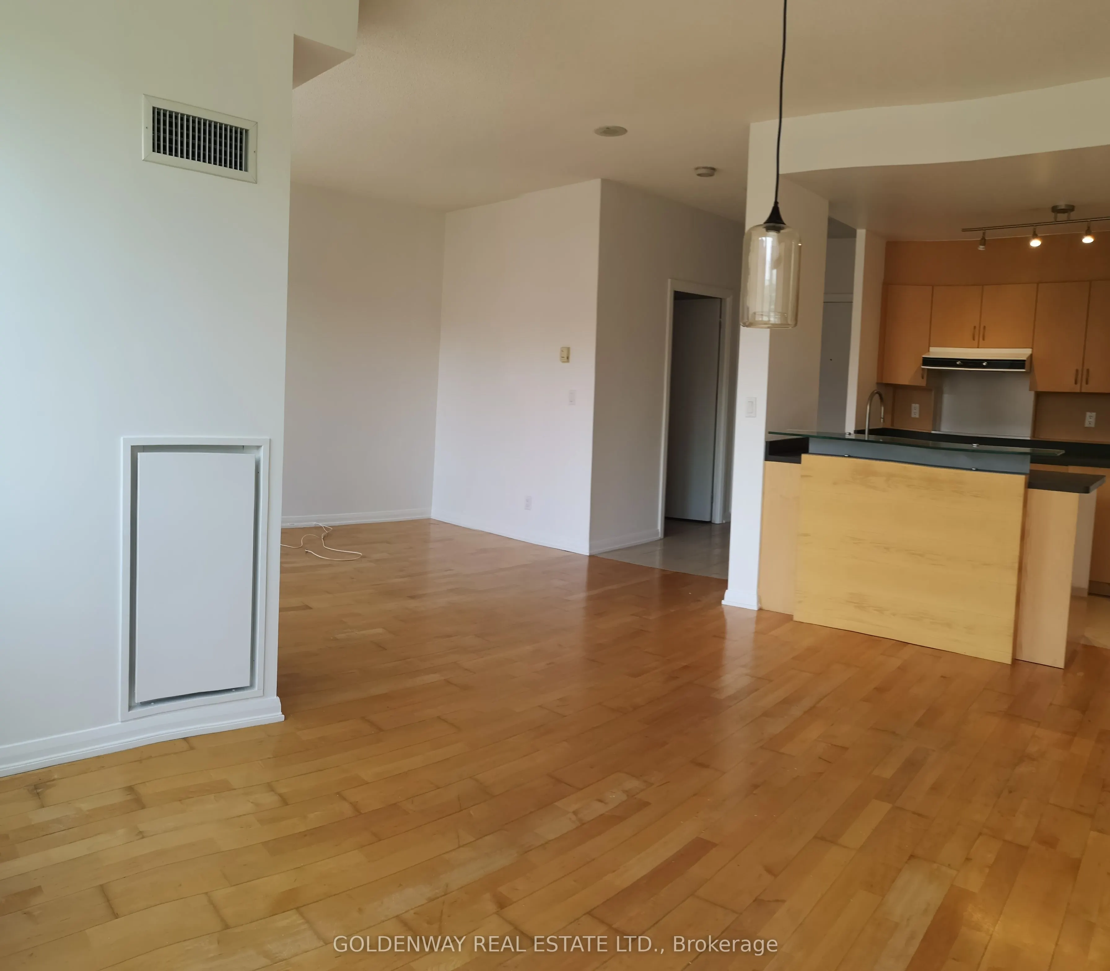 25 Soho Street, #P306