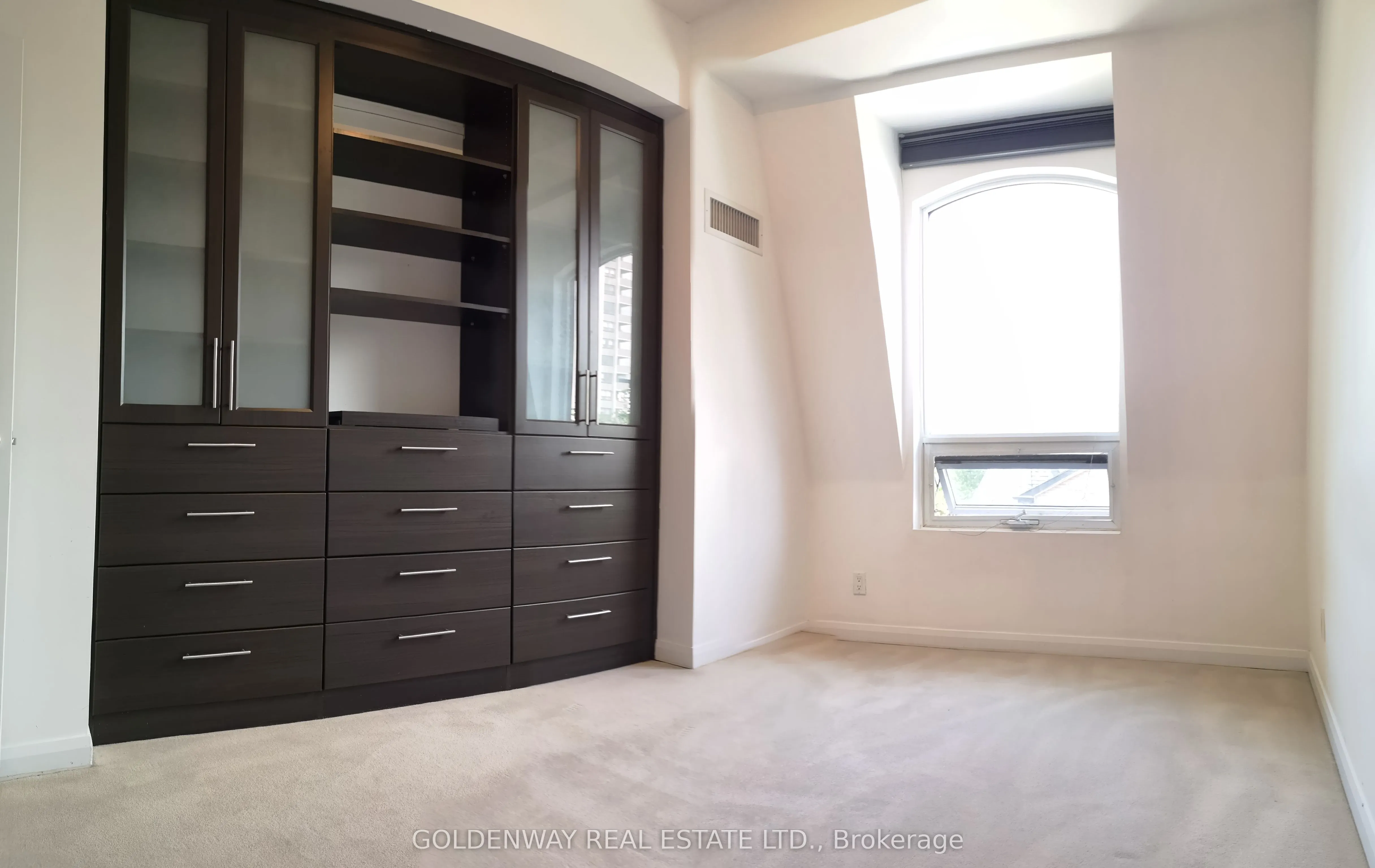 25 Soho Street, #P306