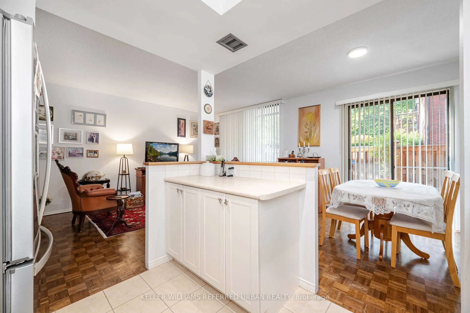30 Glen Elm Avenue E, #109/209