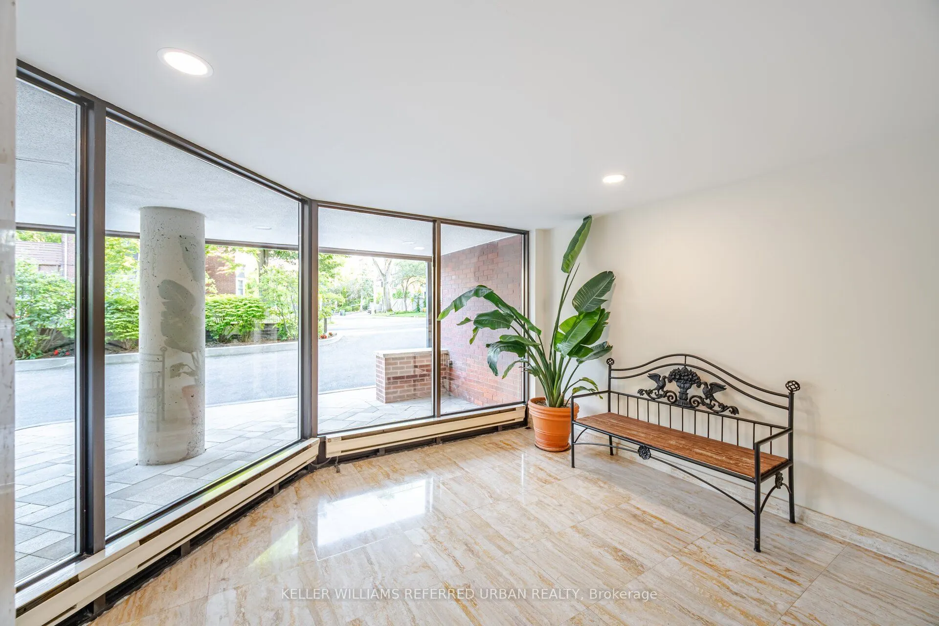 30 Glen Elm Avenue E, #109/209