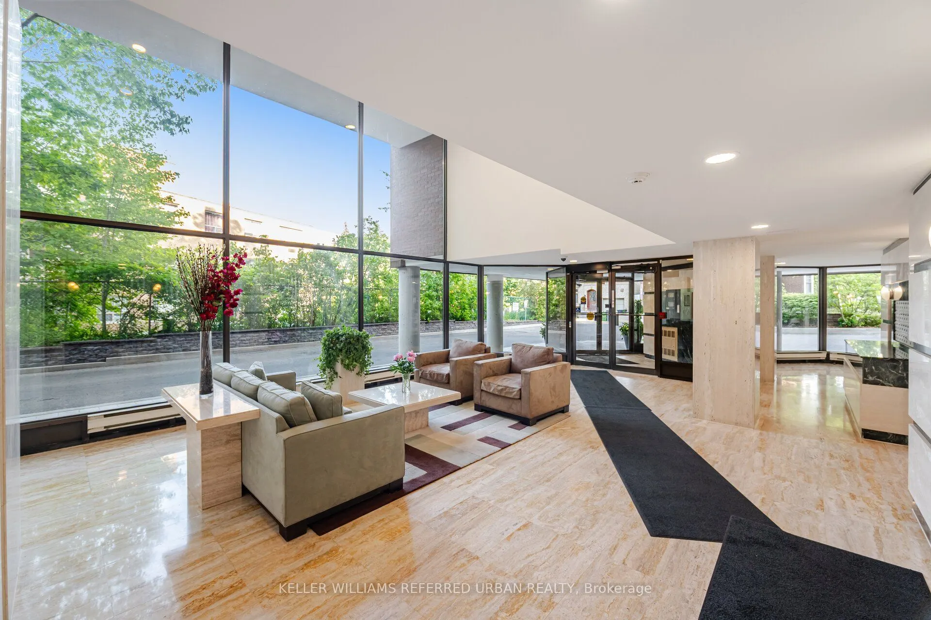 30 Glen Elm Avenue E, #109/209