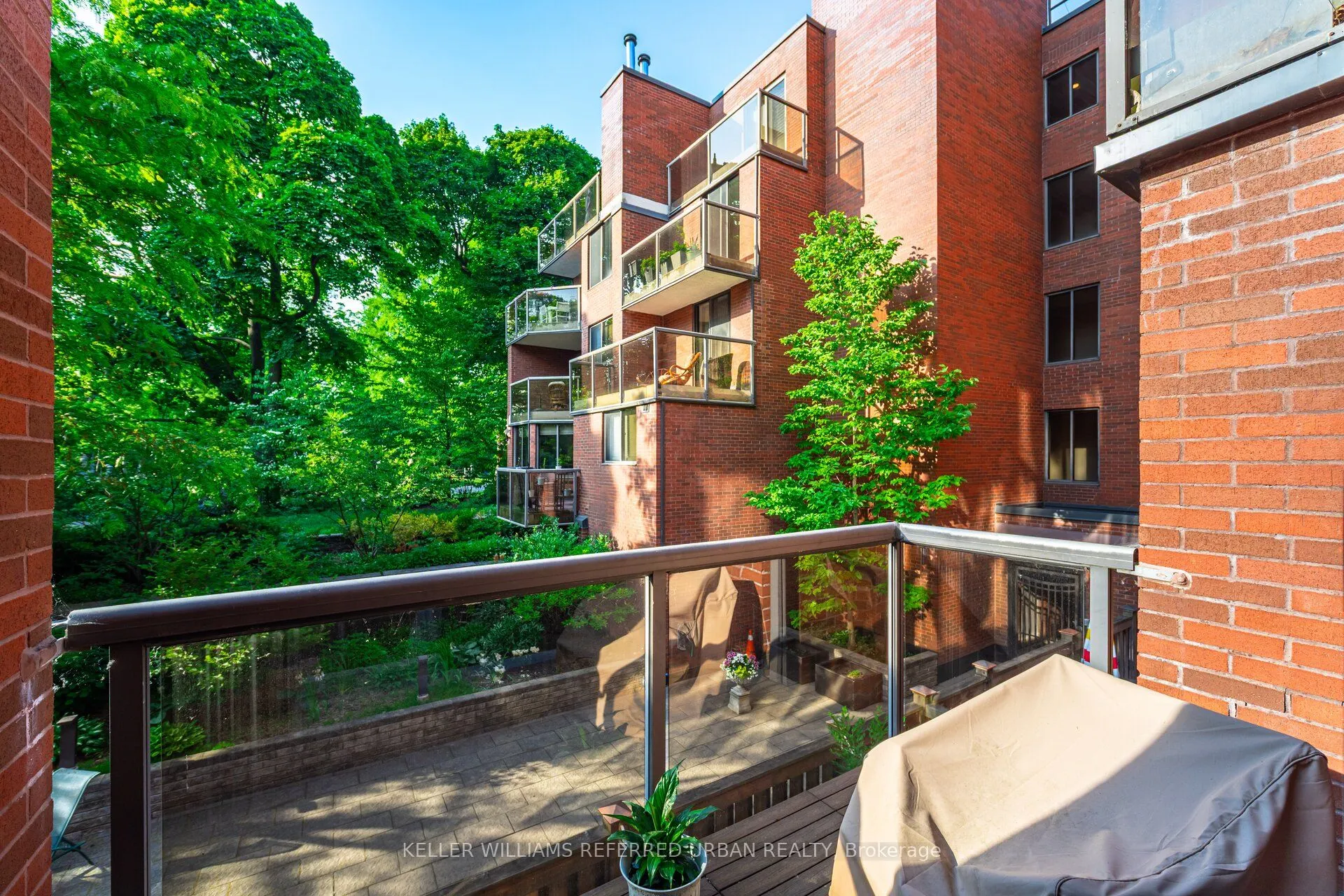 30 Glen Elm Avenue E, #109/209