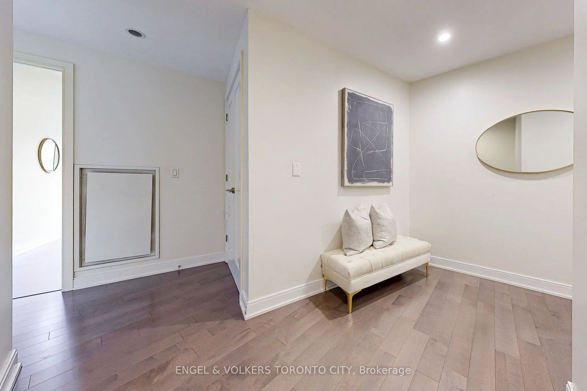 55 Front Street E, #521