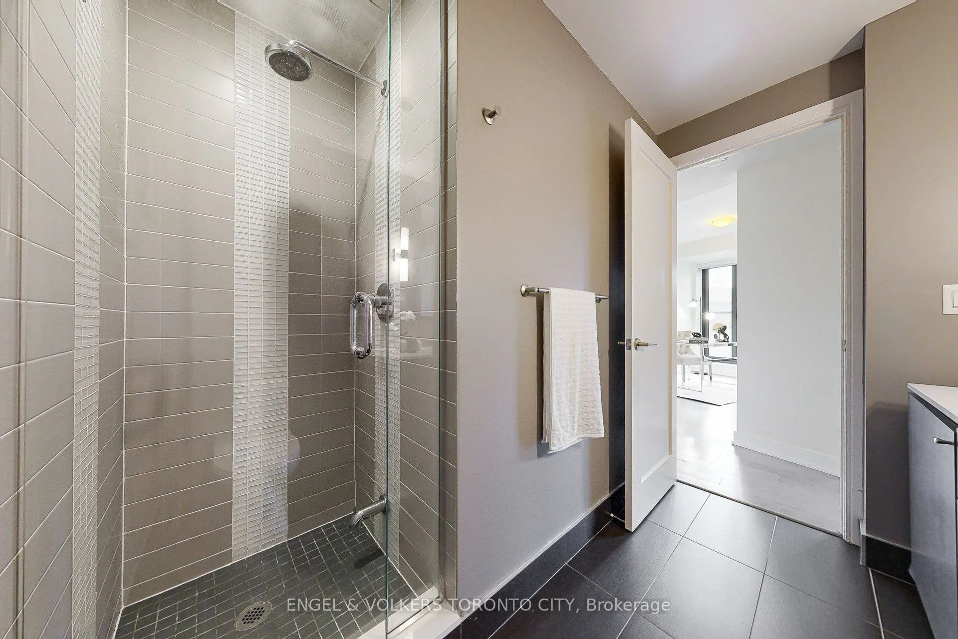 55 Front Street E, #521