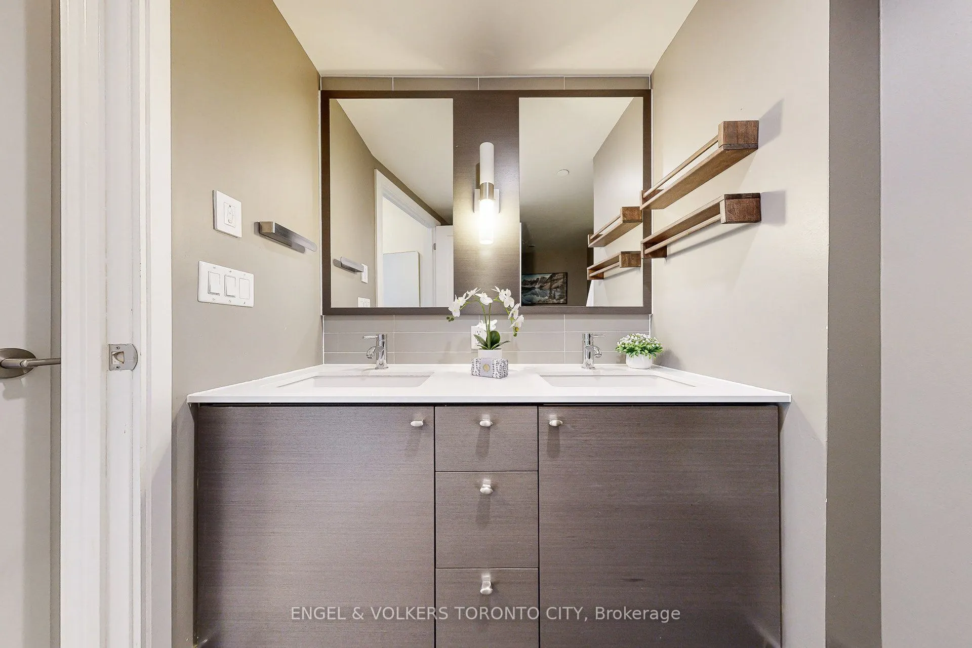 55 Front Street E, #521