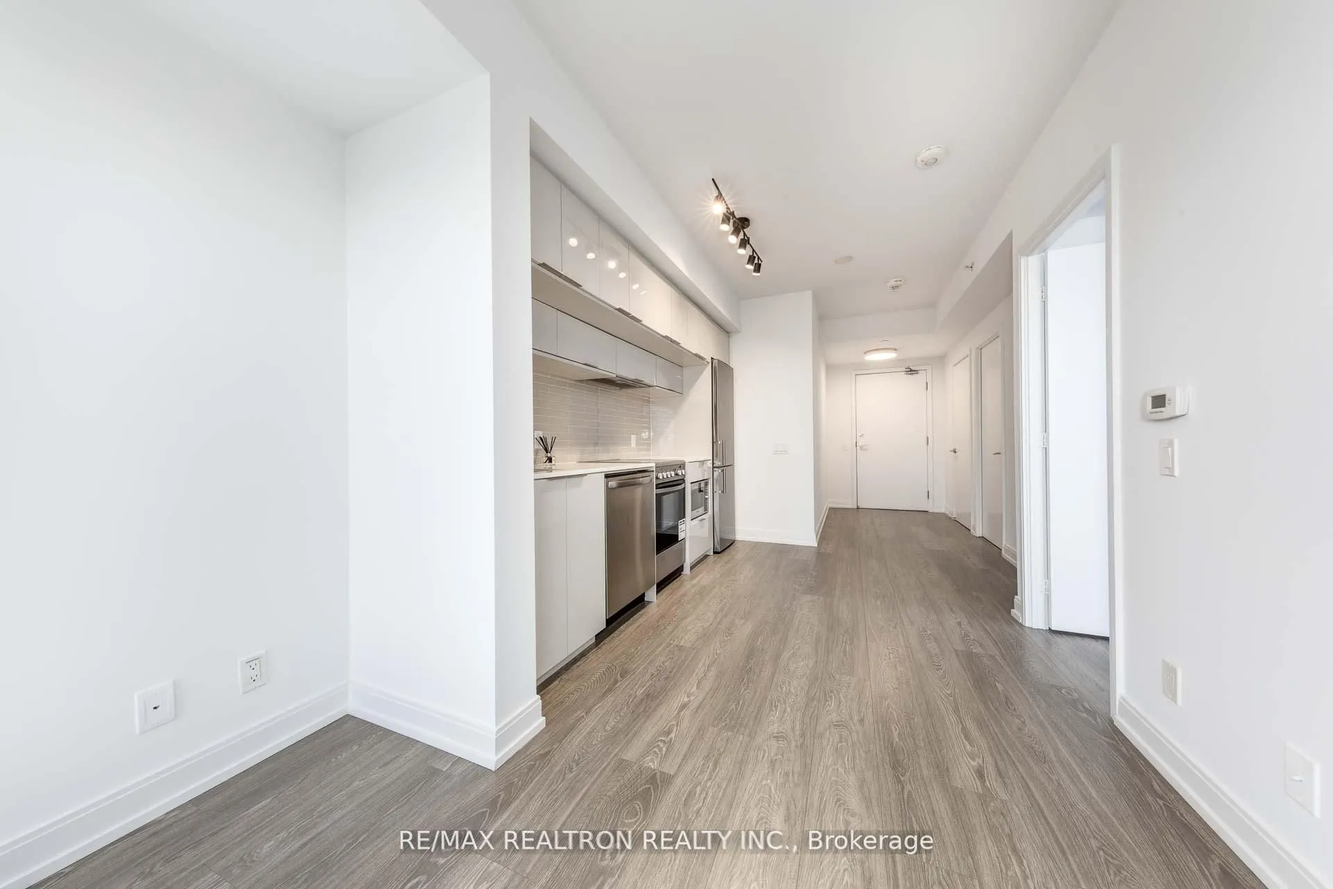 181 Dundas Street E, #5507