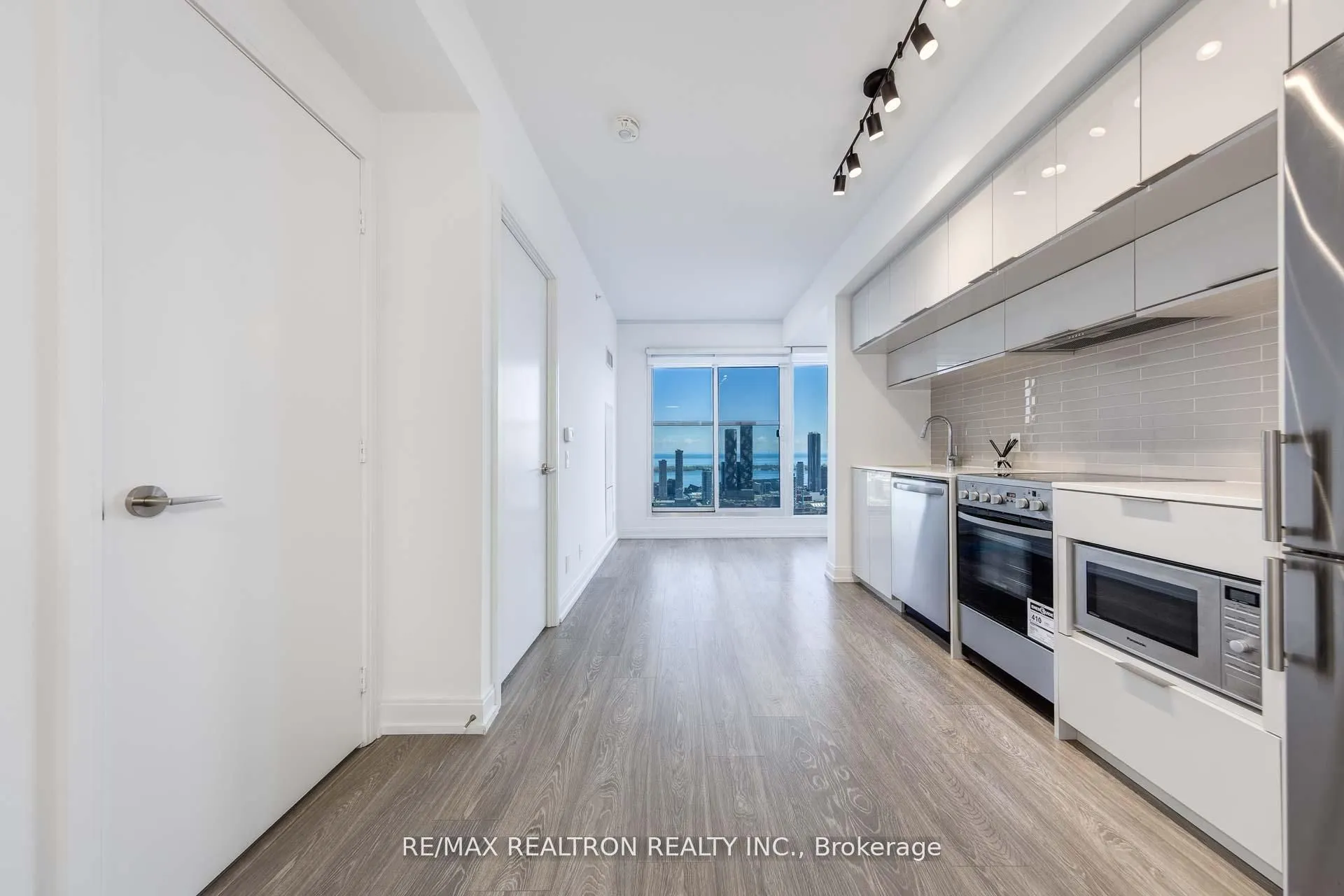 181 Dundas Street E, #5507