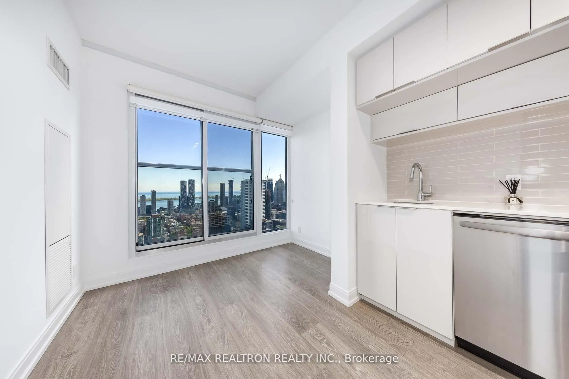 181 Dundas Street E, #5507