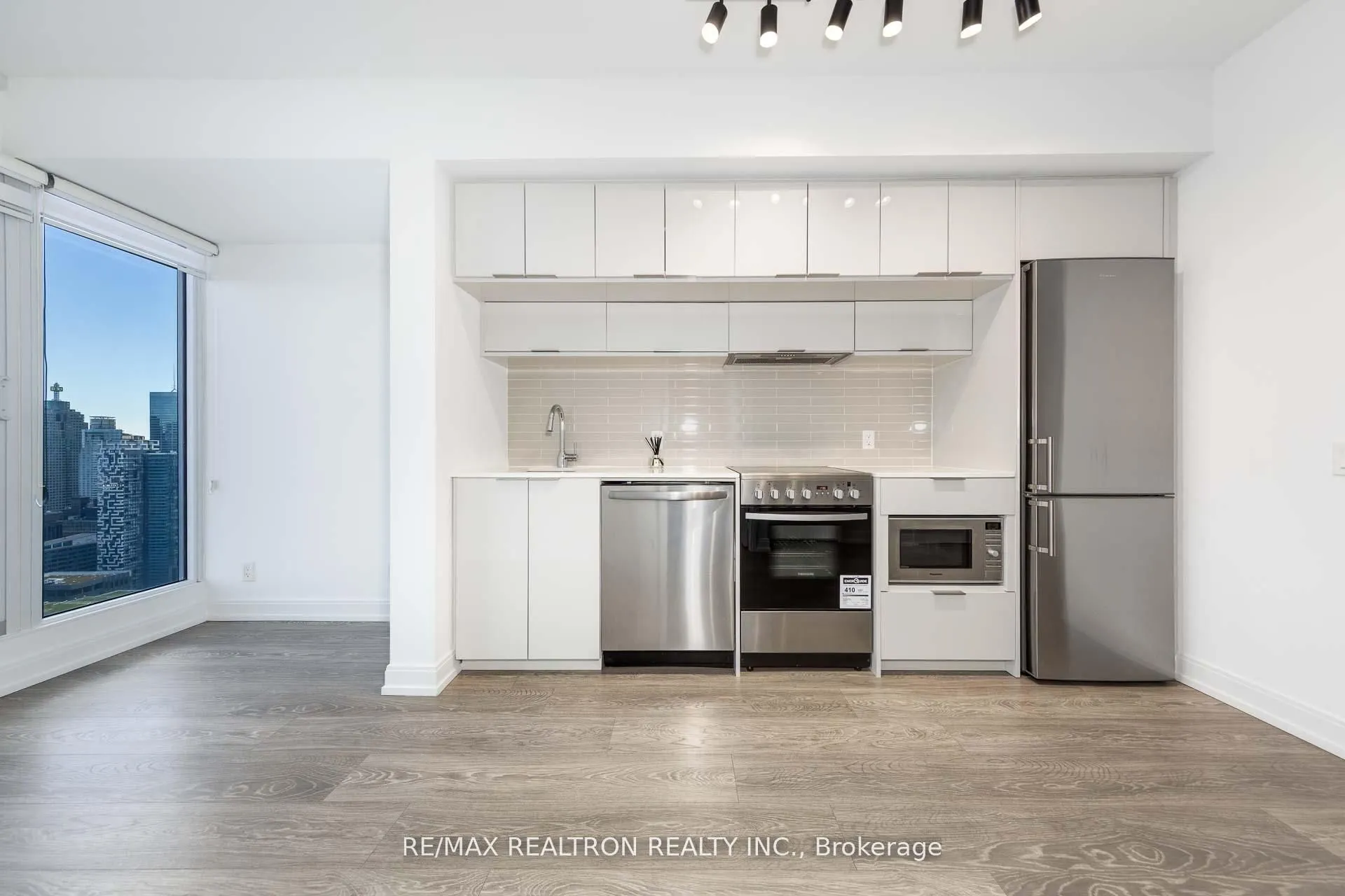 181 Dundas Street E, #5507