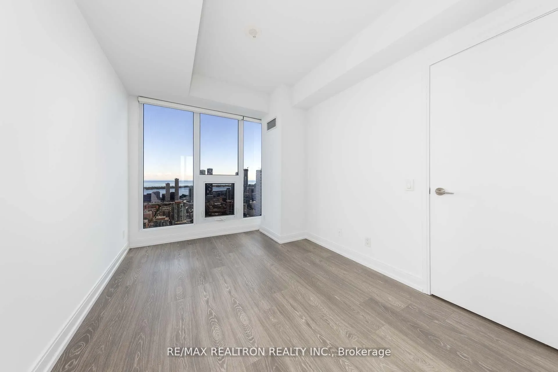 181 Dundas Street E, #5507