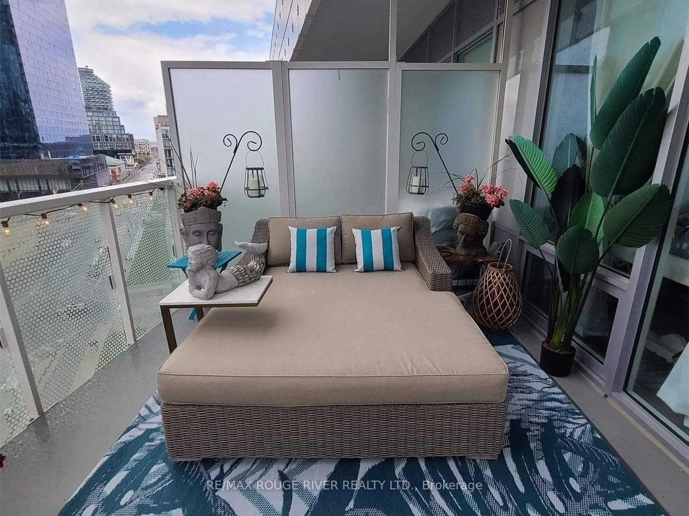 15 Queens Quay E, #921