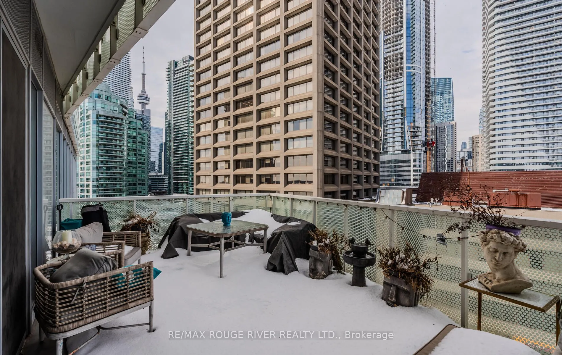 15 Queens Quay E, #921