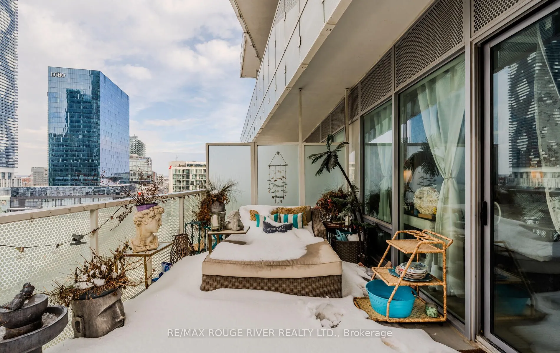 15 Queens Quay E, #921