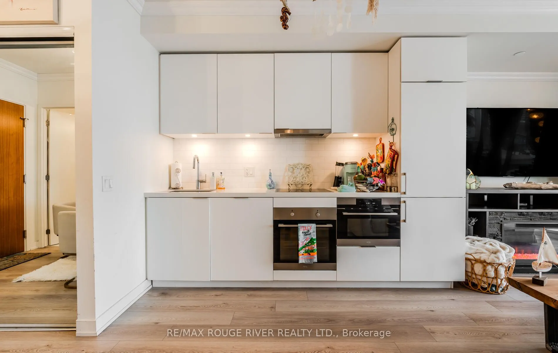 15 Queens Quay E, #921