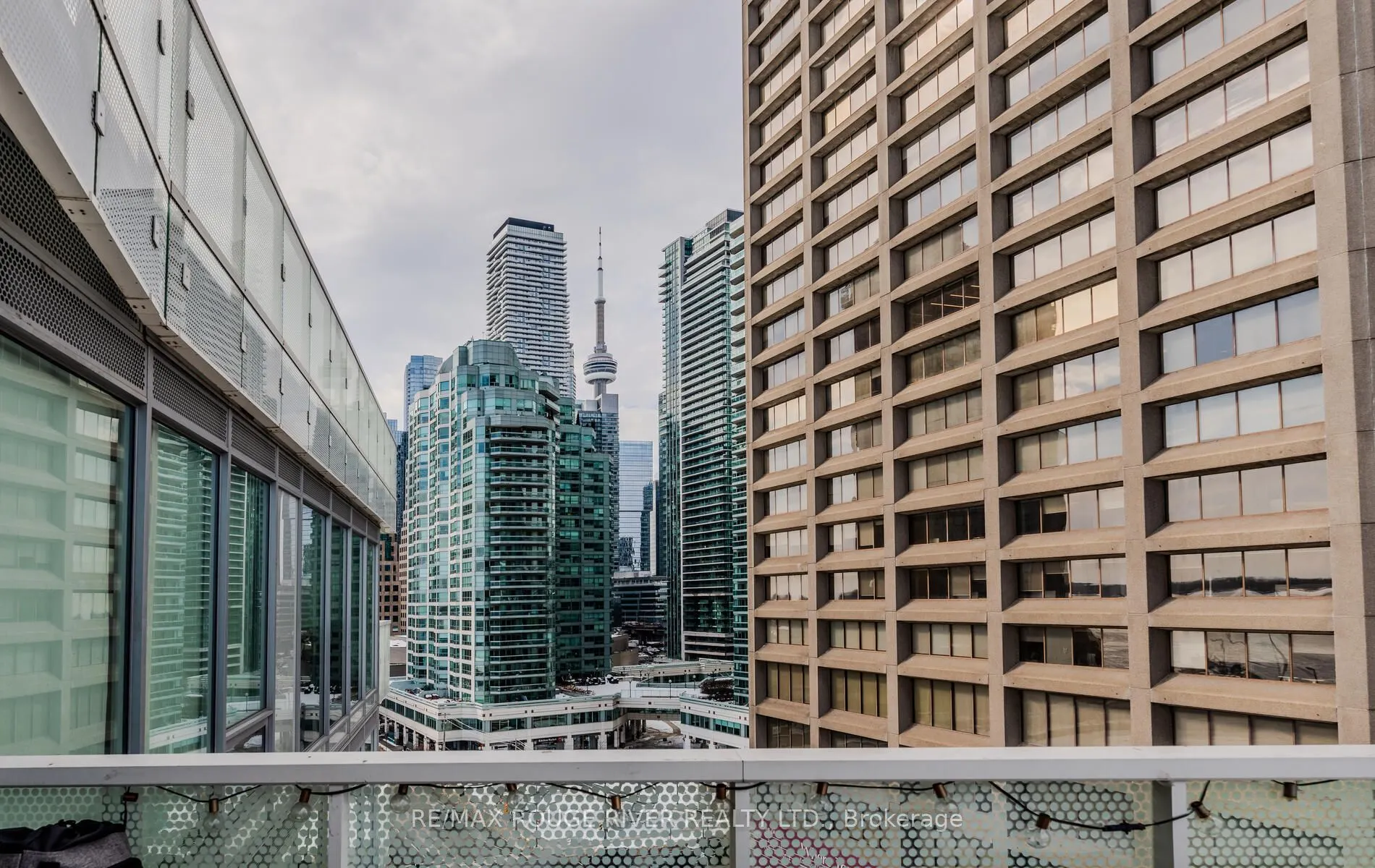 15 Queens Quay E, #921