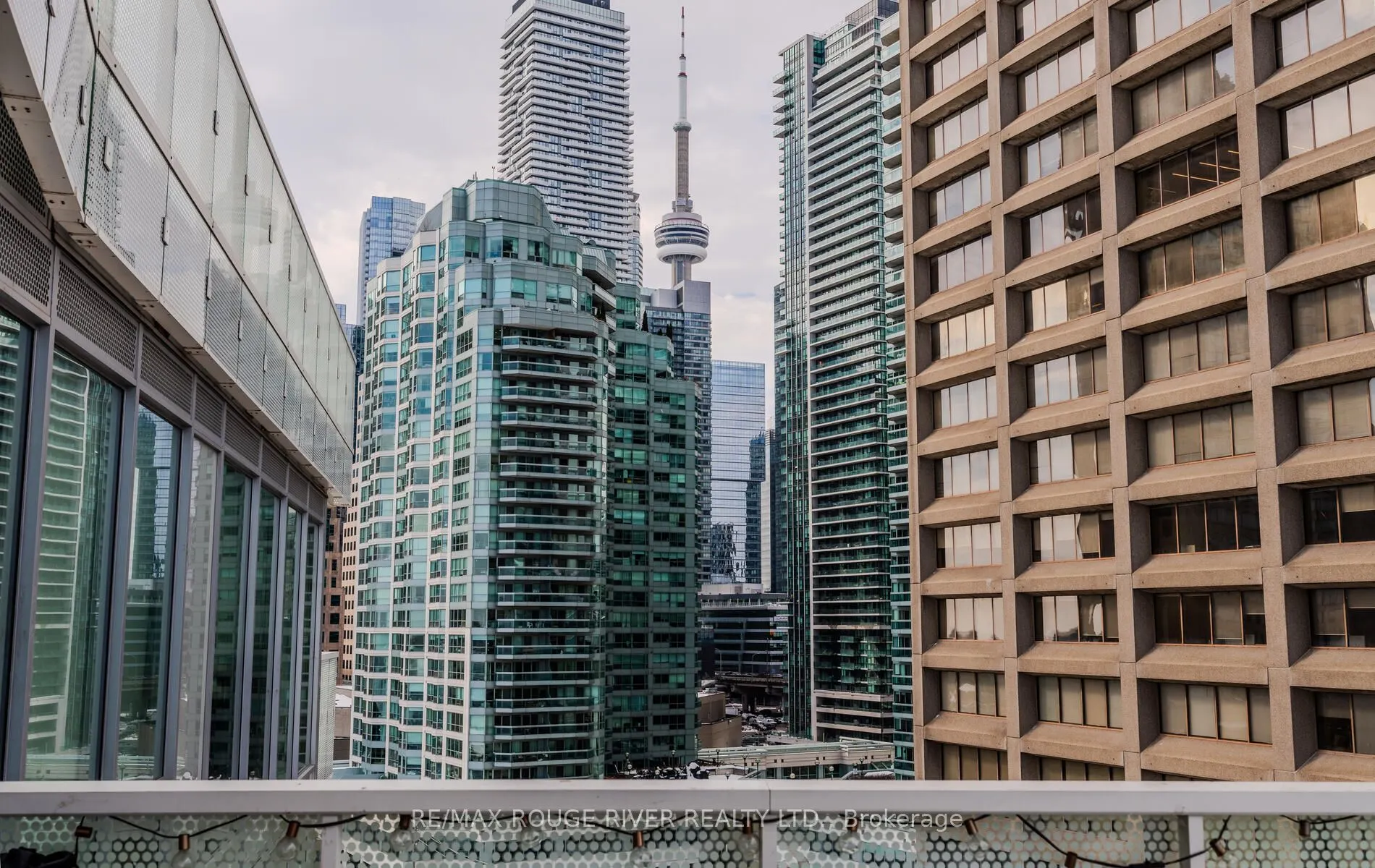 15 Queens Quay E, #921