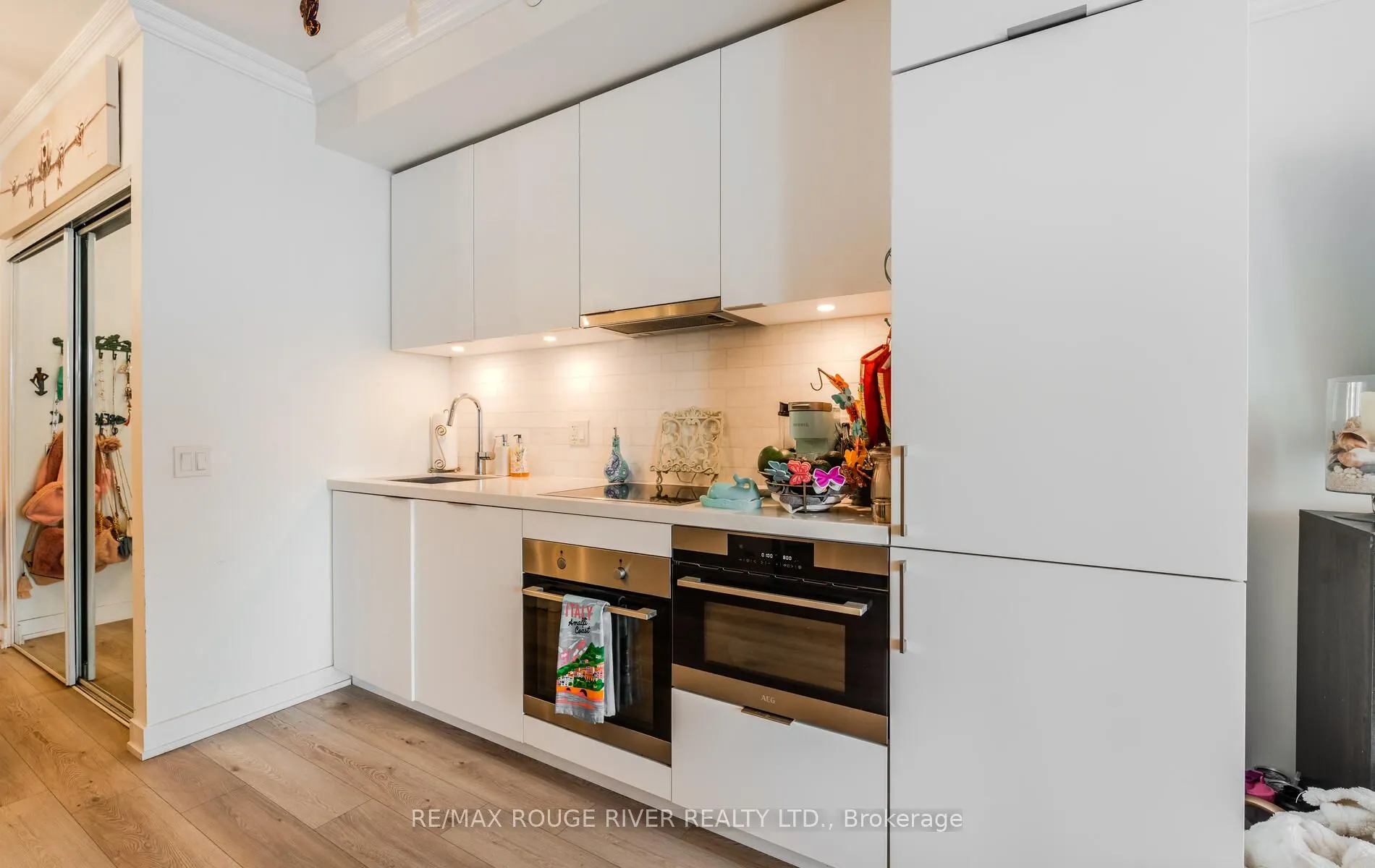 15 Queens Quay E, #921