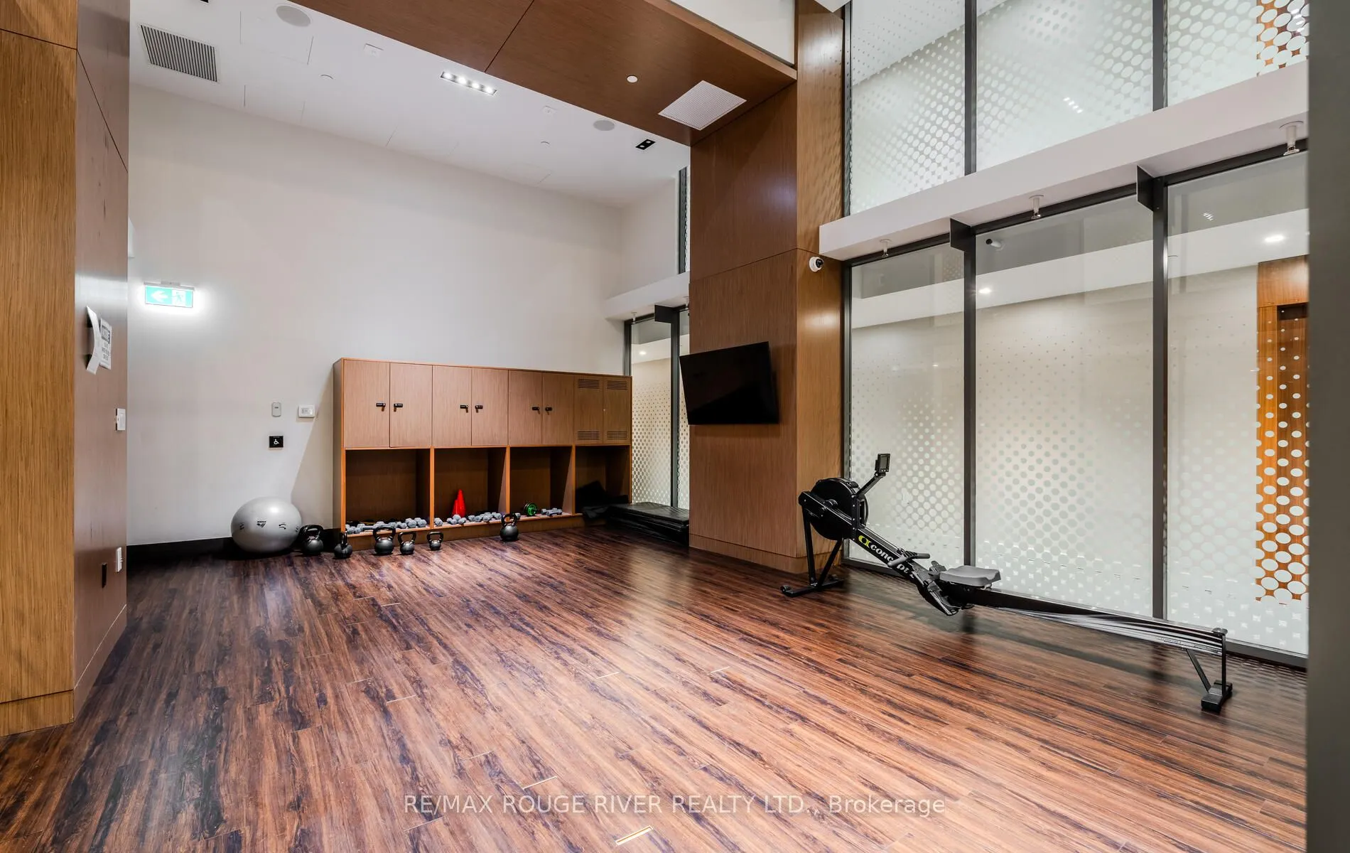 15 Queens Quay E, #921