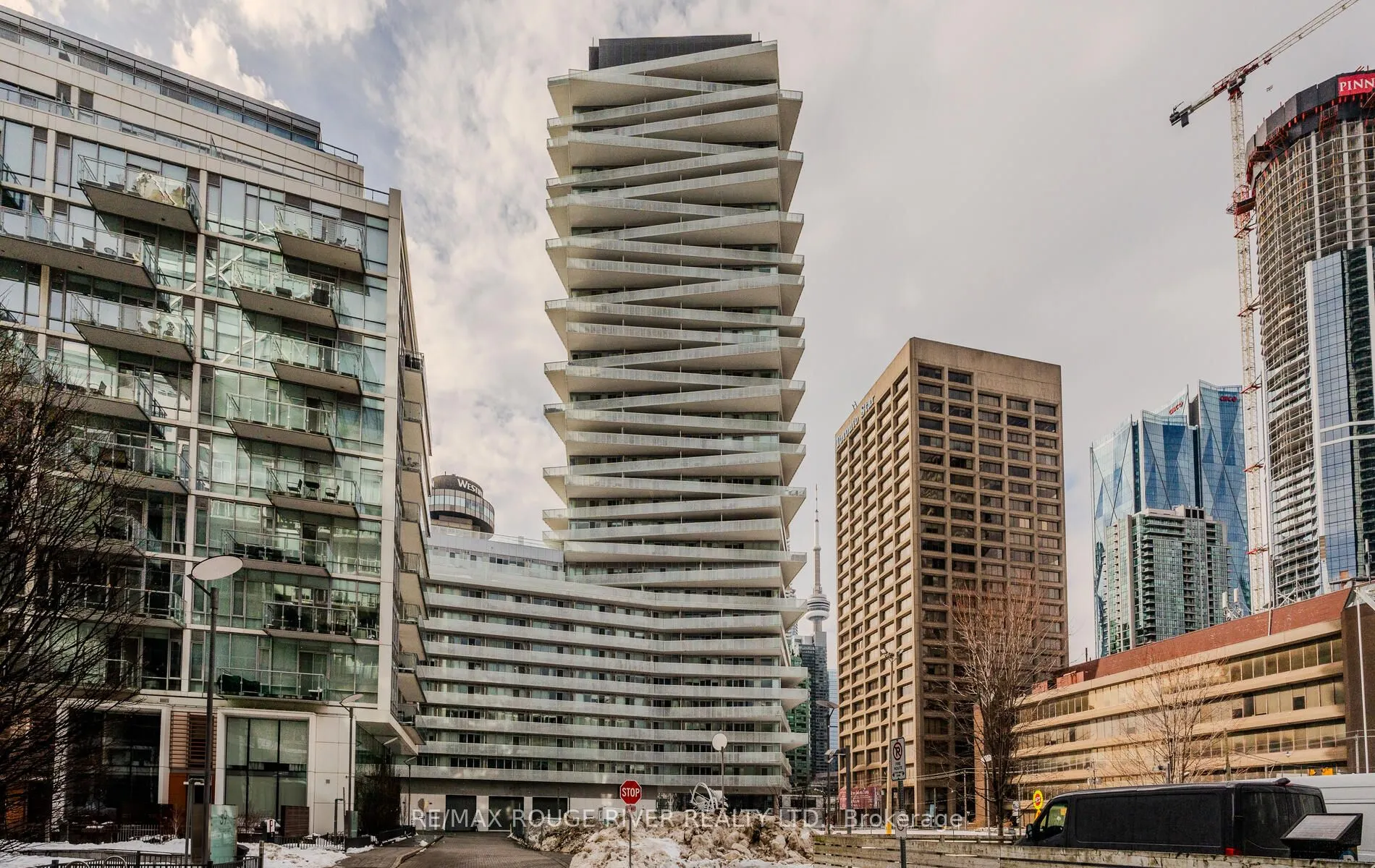 15 Queens Quay E, #921