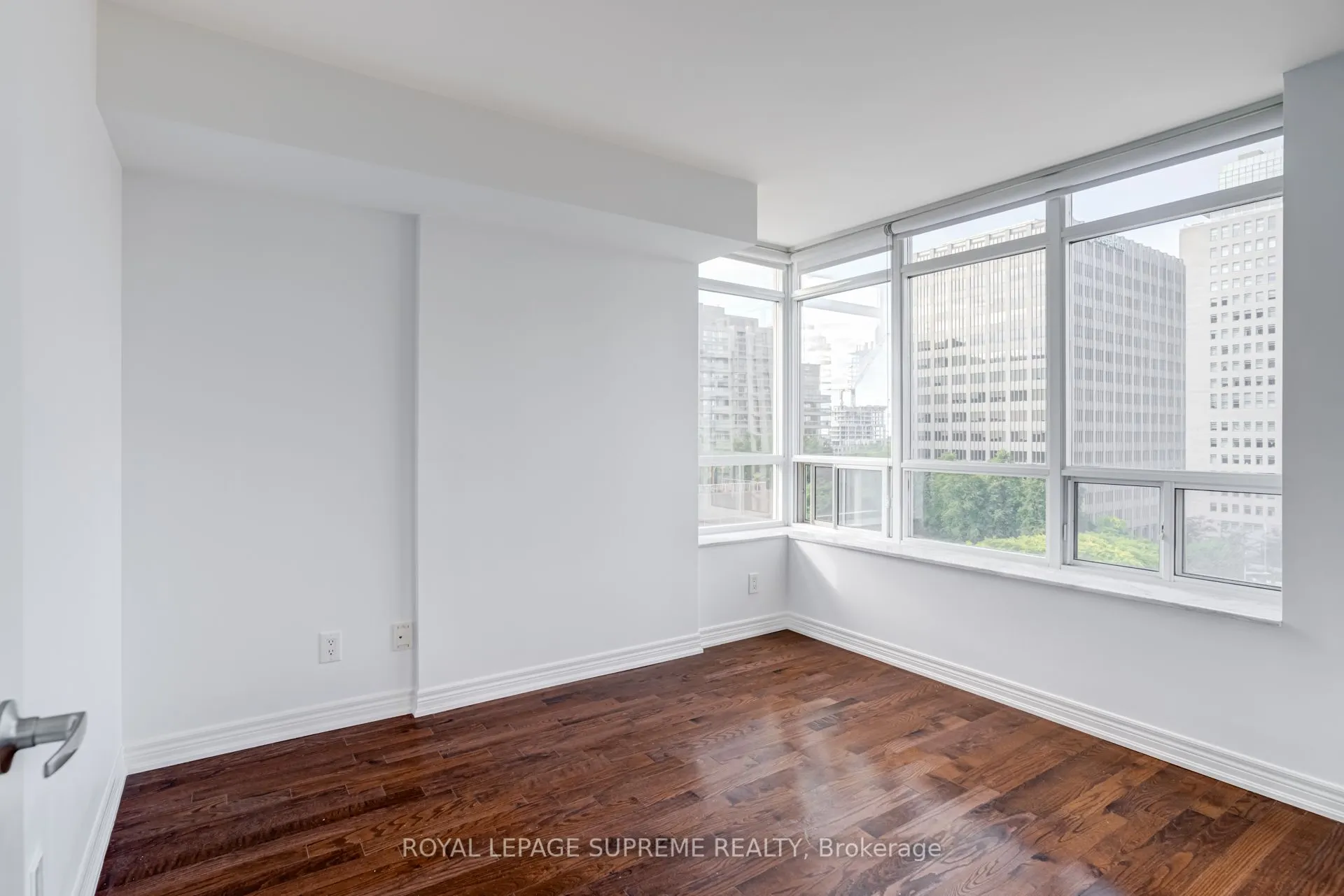 60 St Clair Avenue W, #1107