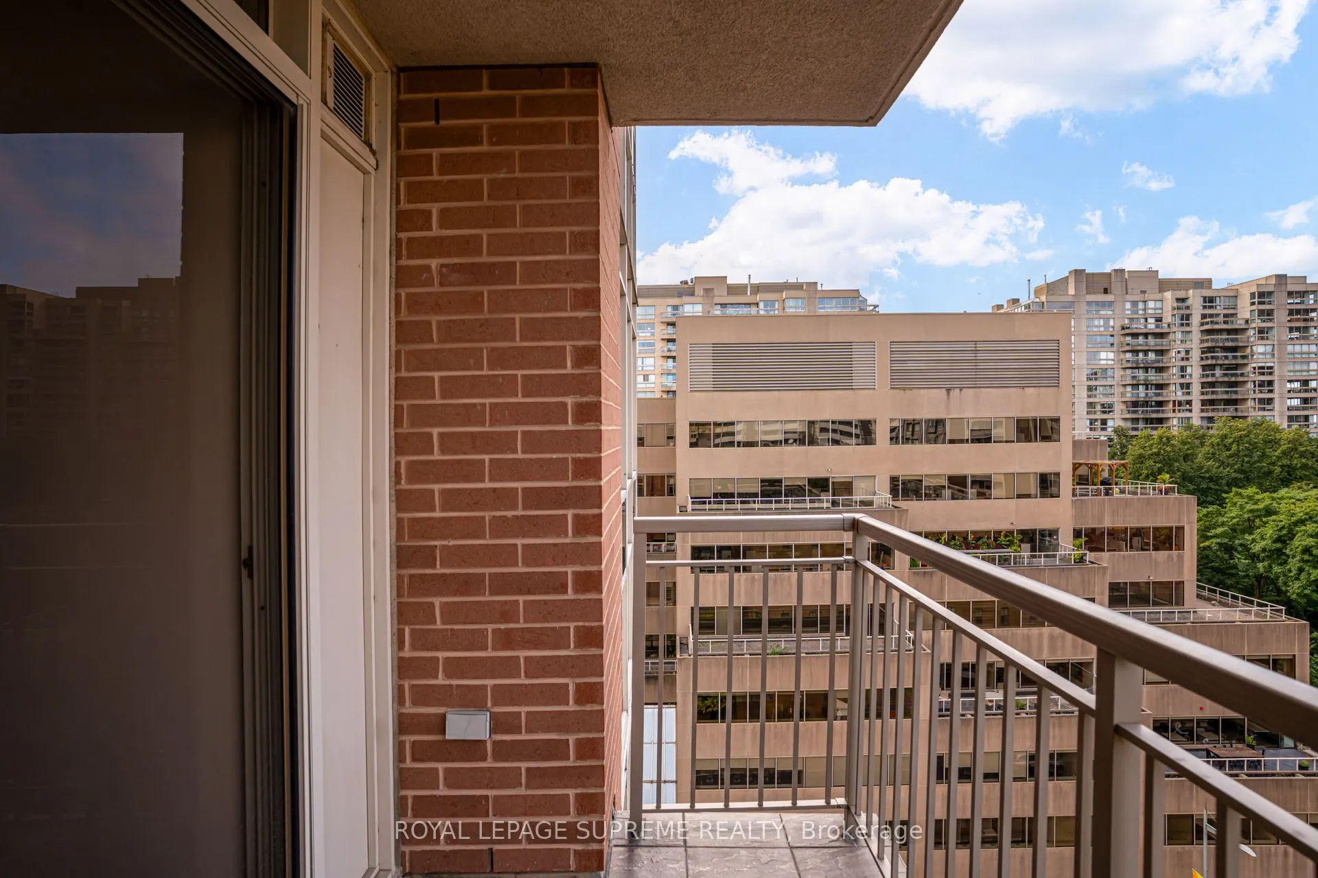 60 St Clair Avenue W, #1107