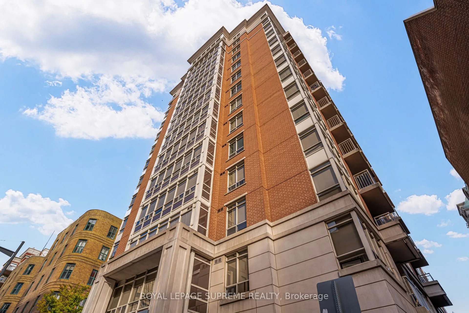 60 St Clair Avenue W, #1107