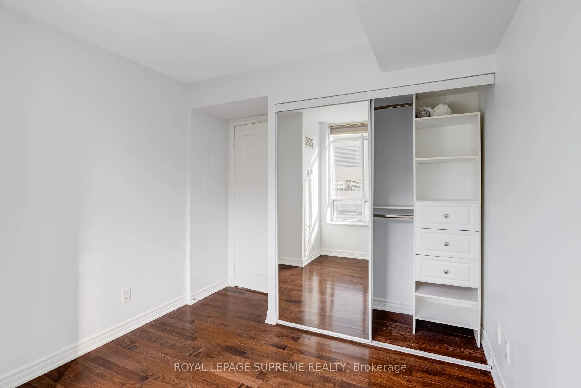 60 St Clair Avenue W, #1107