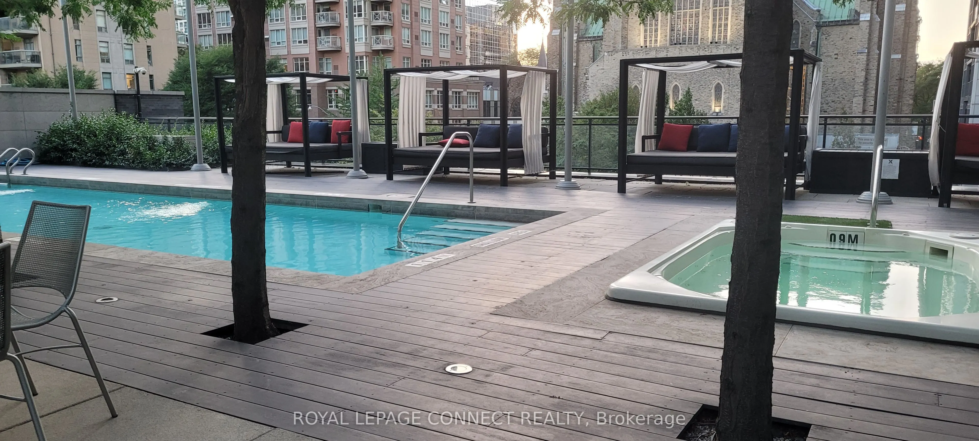 110 Charles Street E, #PH4401