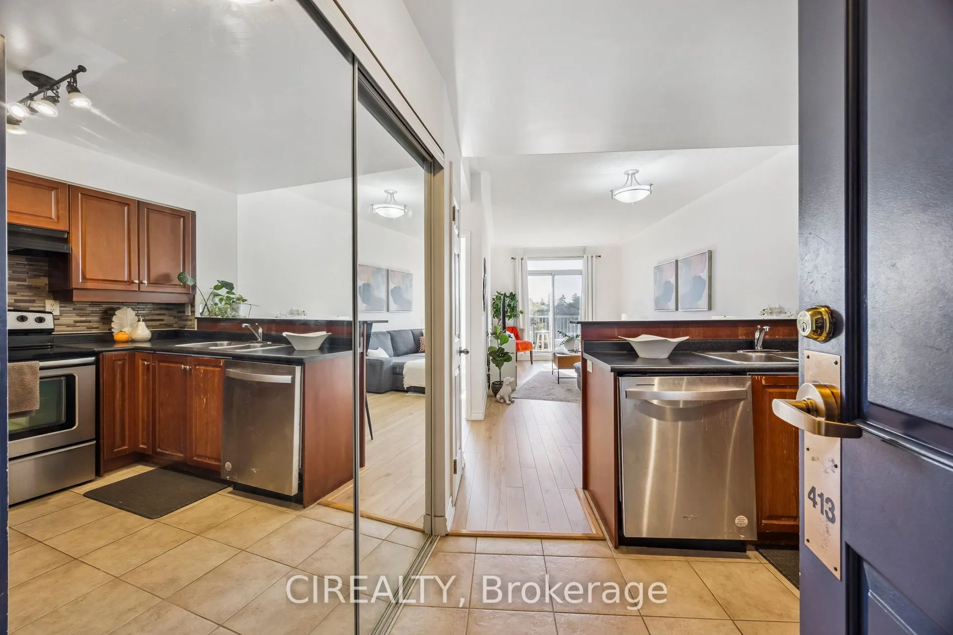 4200 Bathurst Street, #413