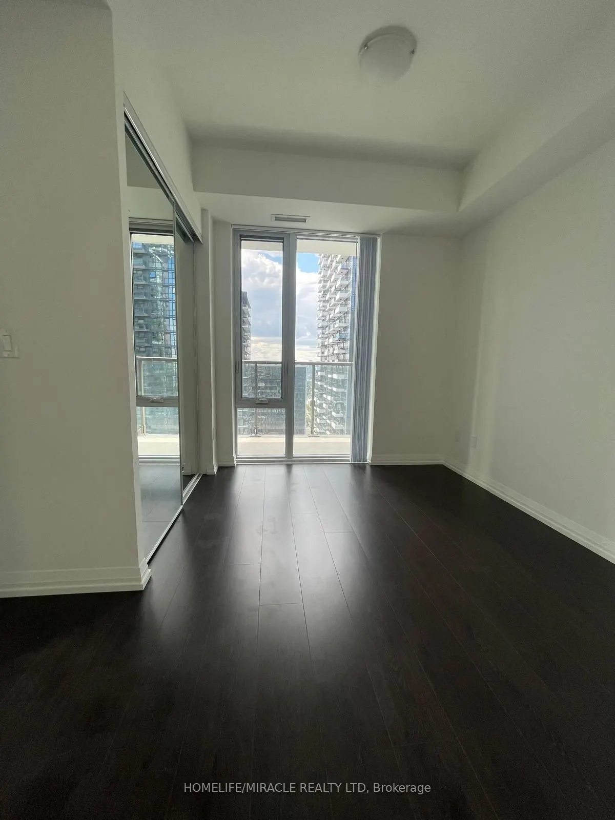 28 Widmer Street, #3425