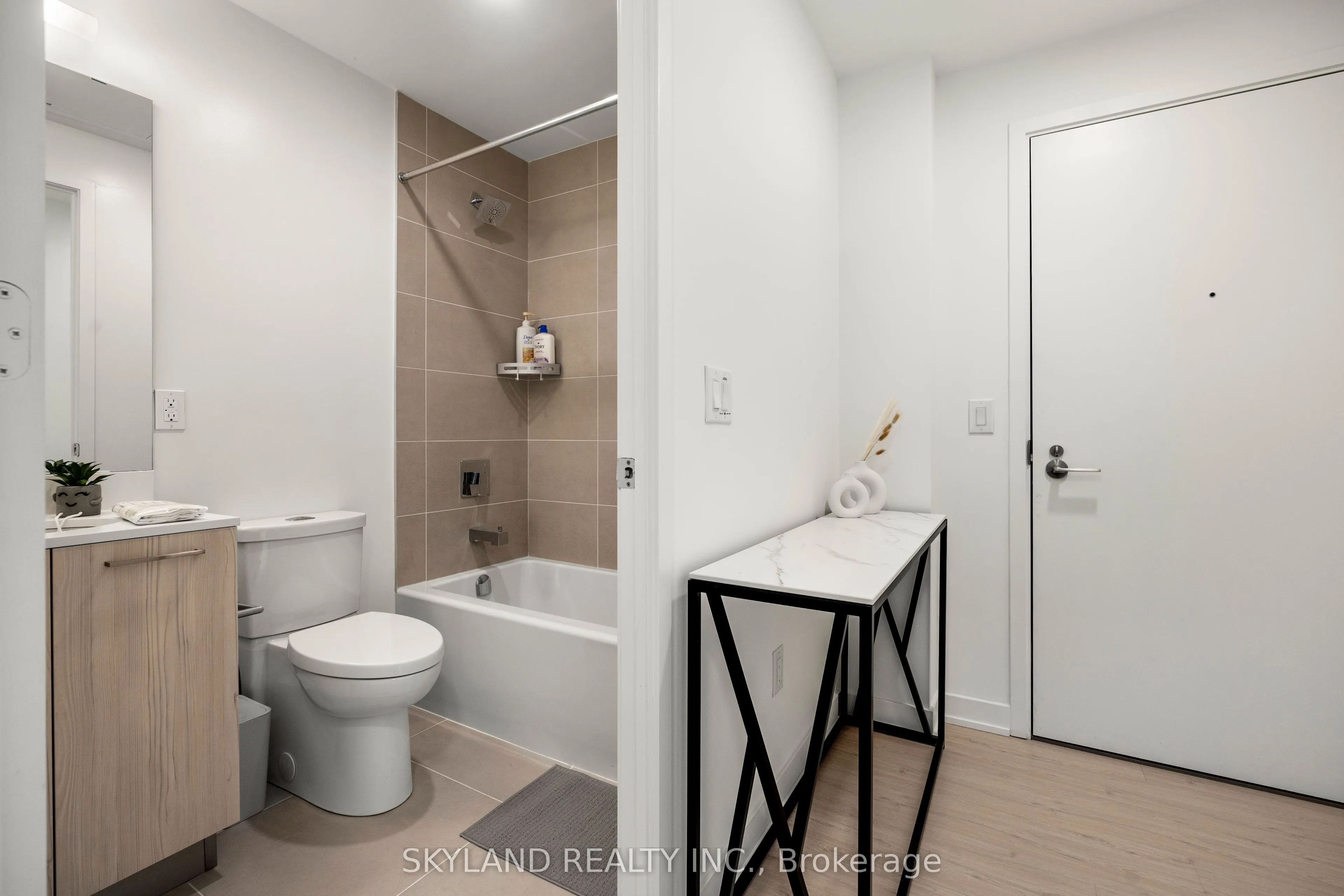 65 Mutual Street, #2505