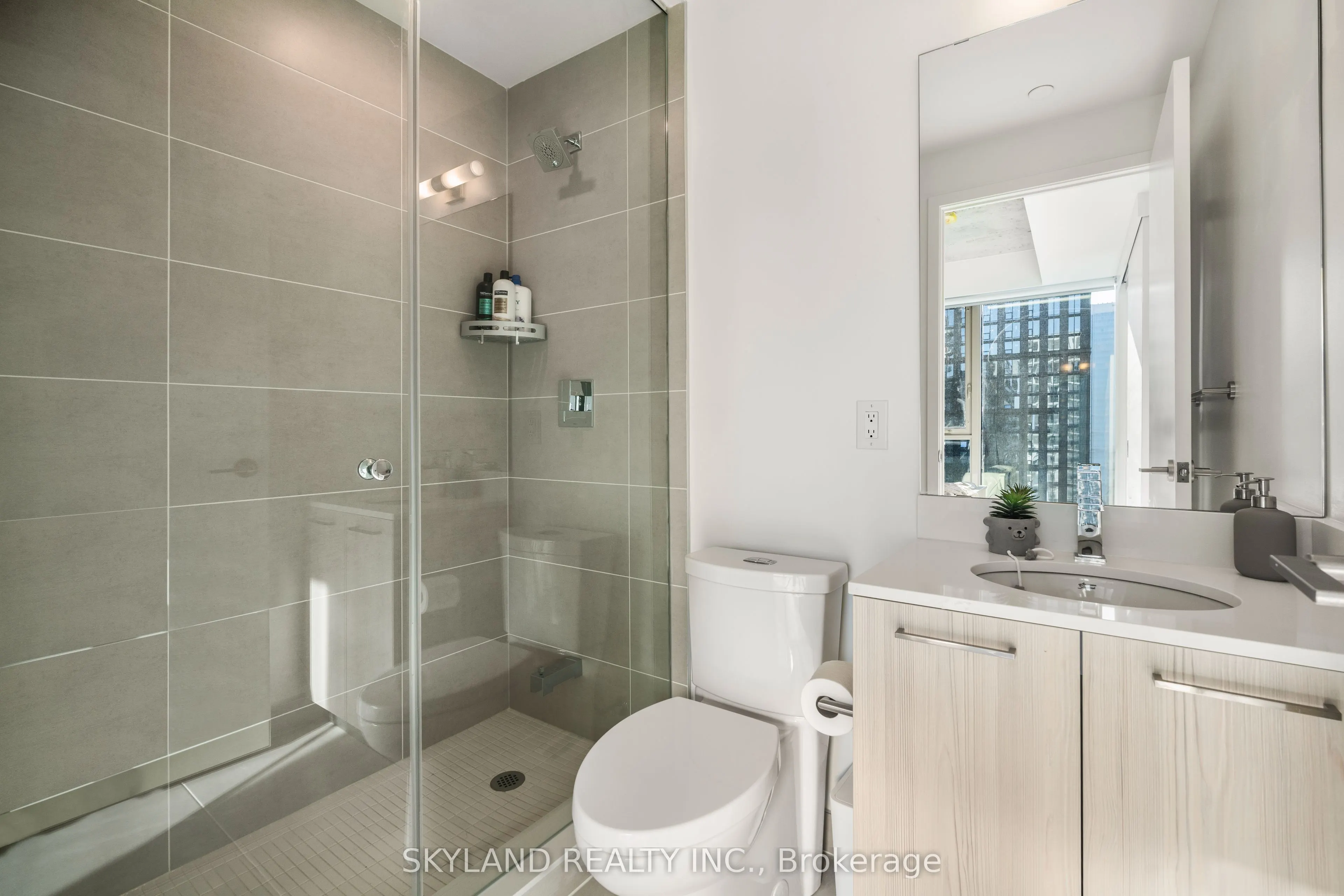 65 Mutual Street, #2505