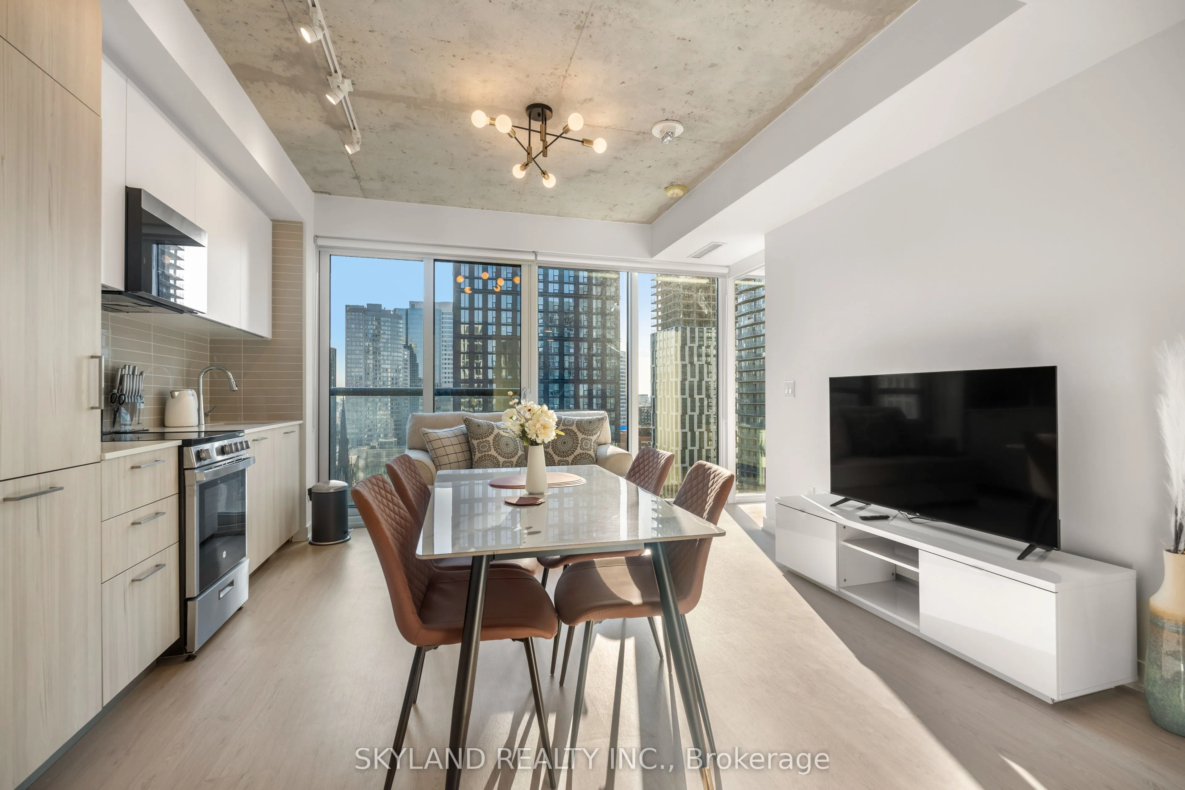 65 Mutual Street, #2505