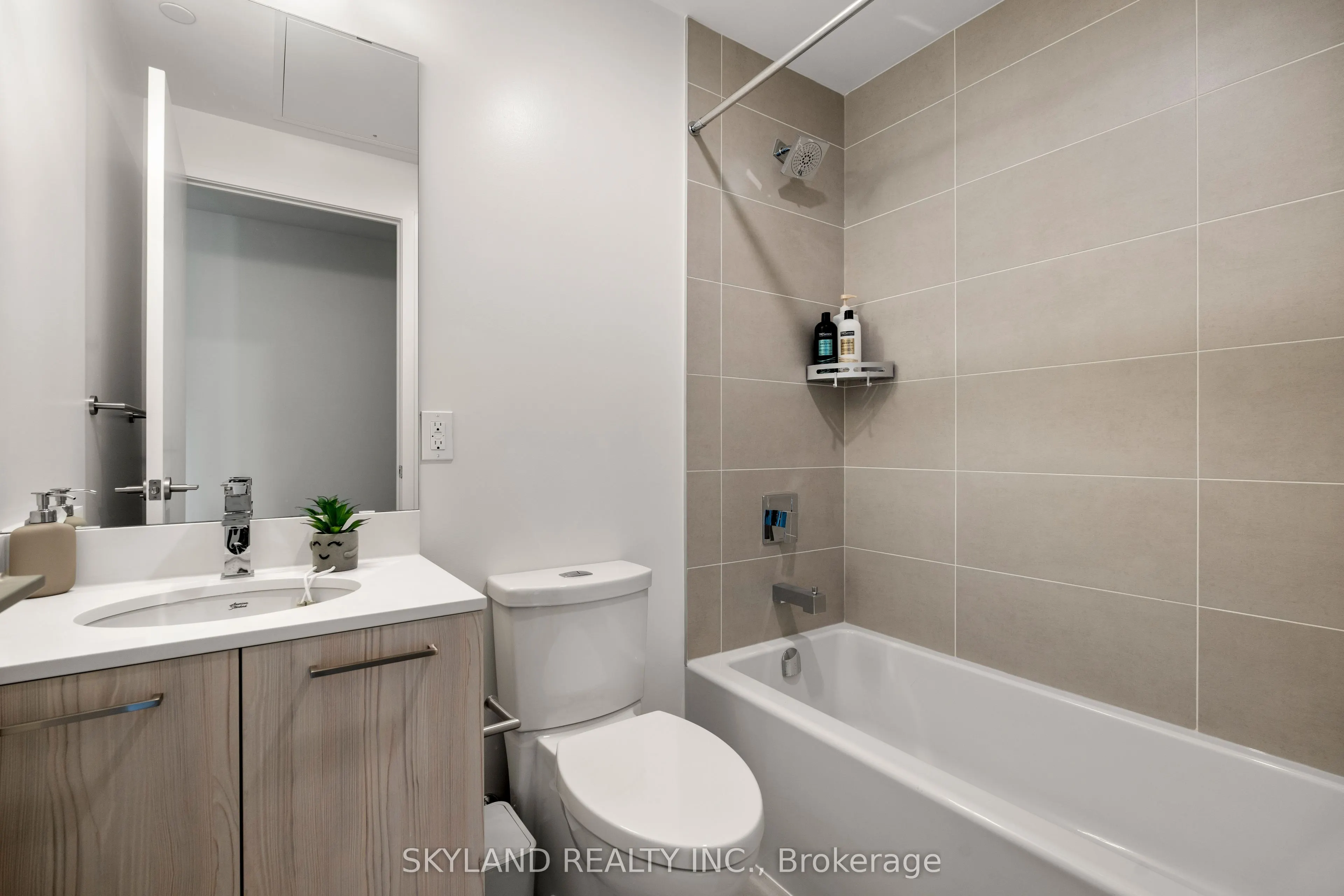 65 Mutual Street, #2505