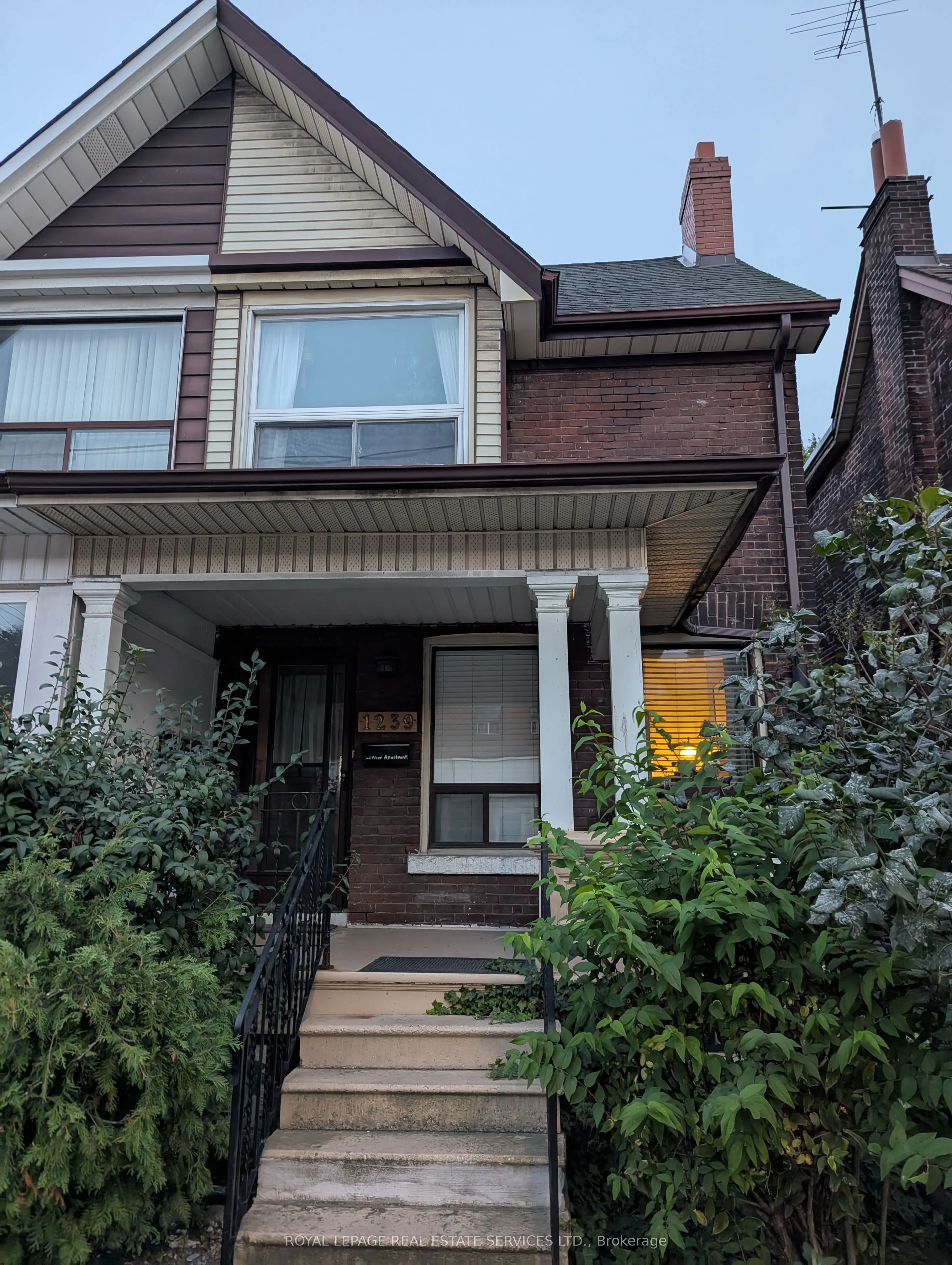 1239 College Street, #2nd Flr