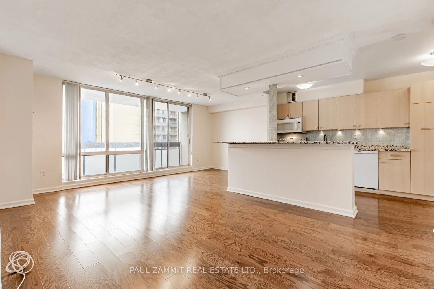 350 Seneca Hill Drive, #1005