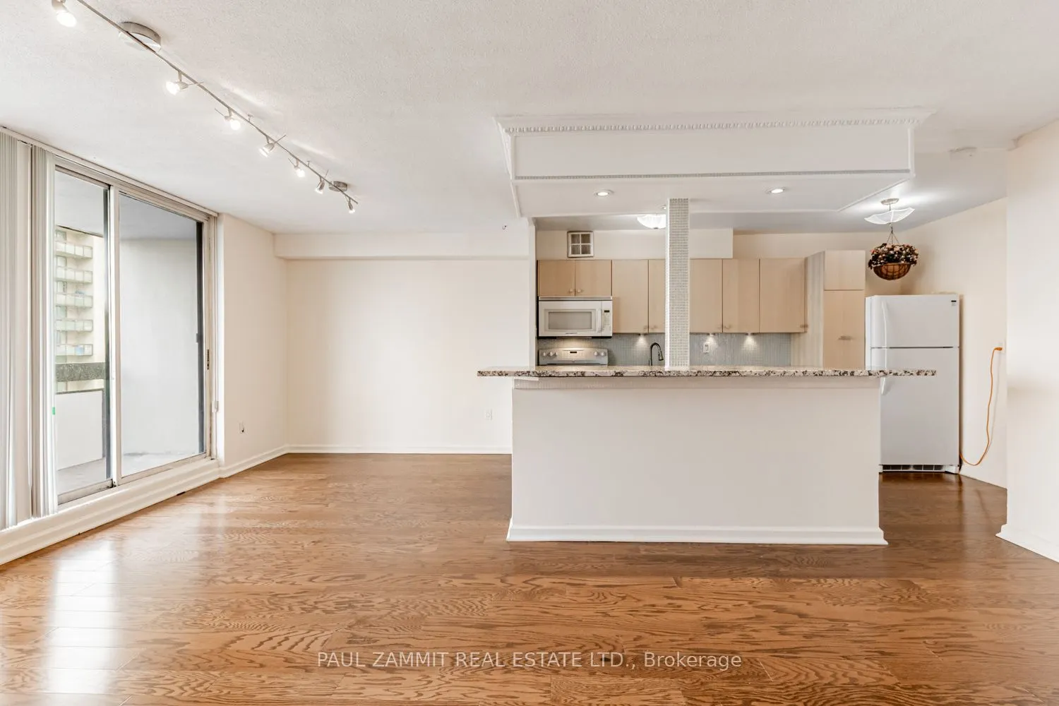350 Seneca Hill Drive, #1005