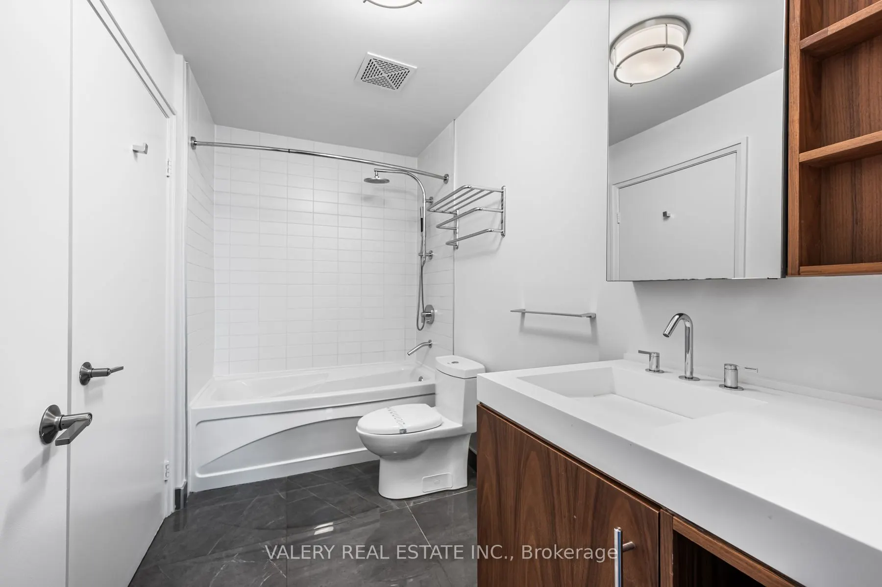 61 Yorkville Avenue, #1011