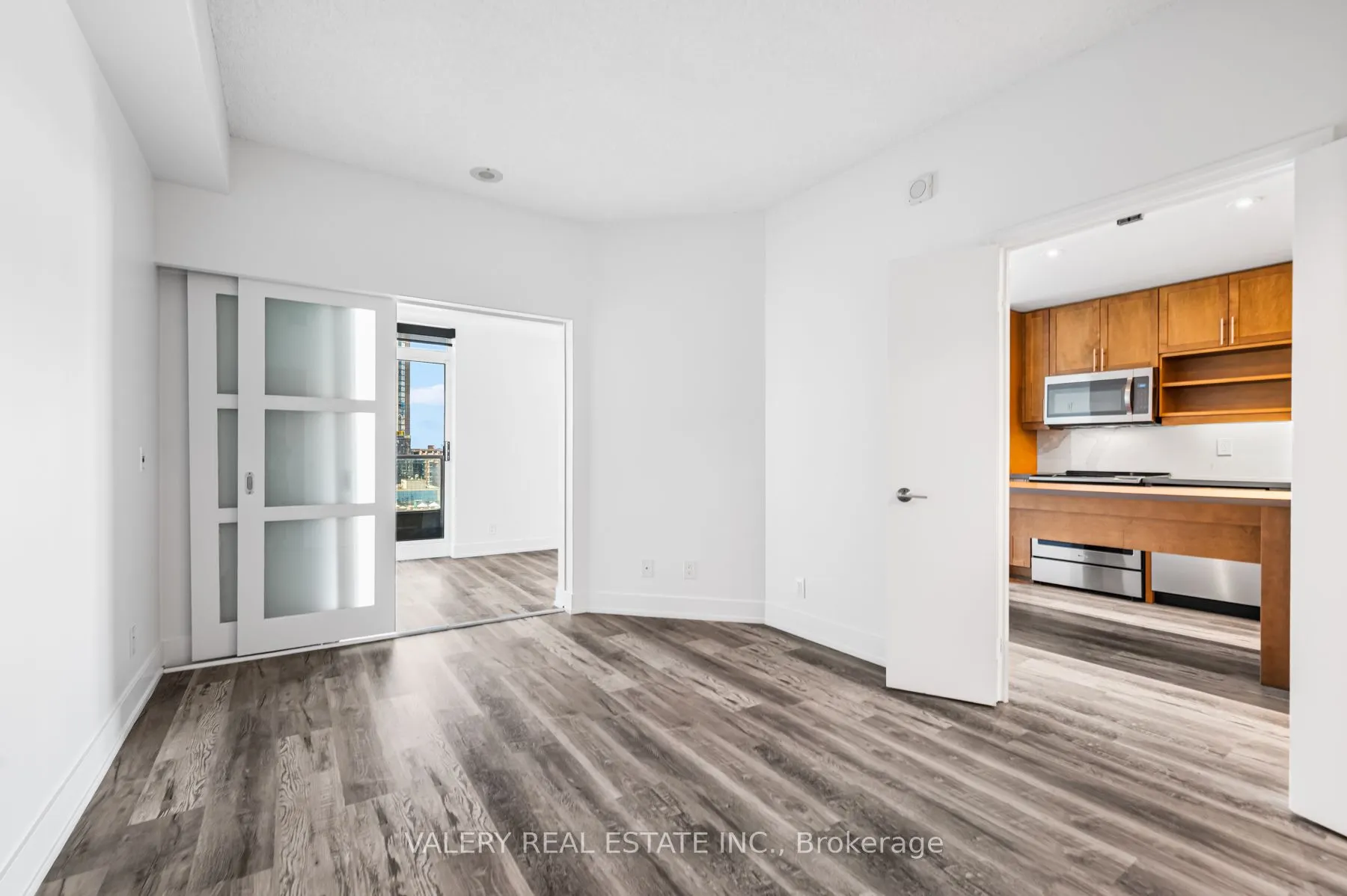 61 Yorkville Avenue, #1011