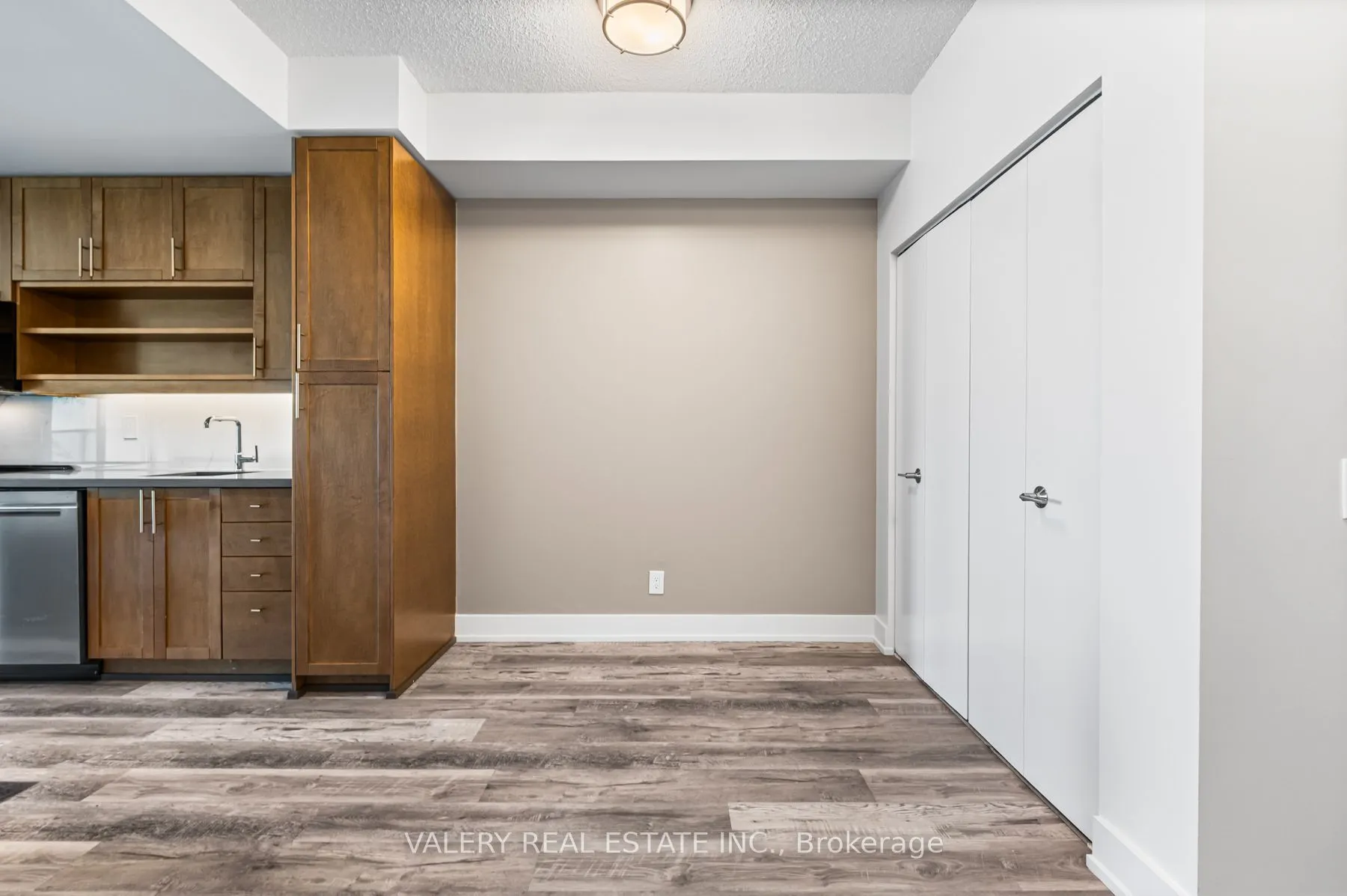 61 Yorkville Avenue, #1011