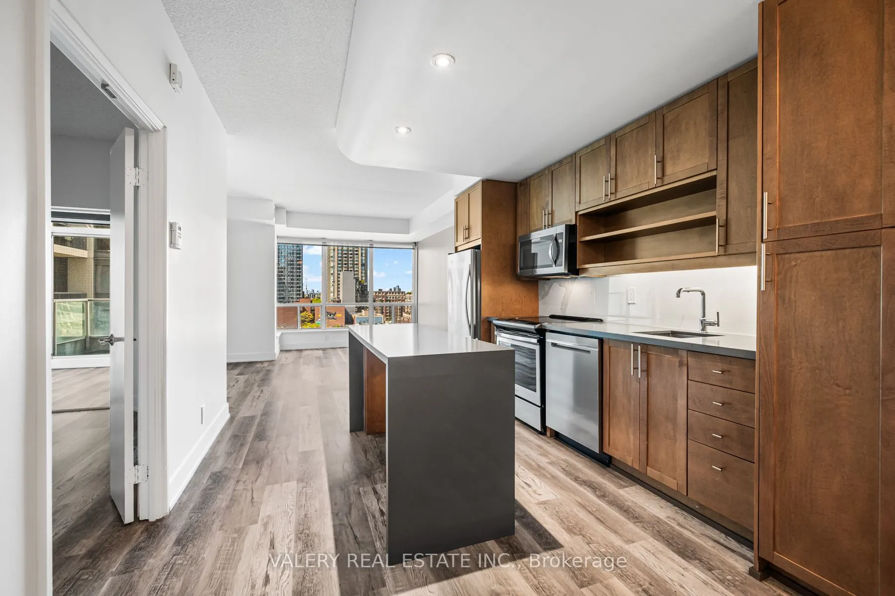 61 Yorkville Avenue, #1011